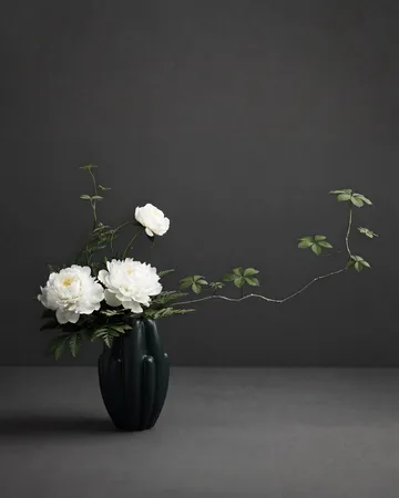 Bloom slim Vase mini 34x19,5 cm - Dark green - 101 Copenhagen