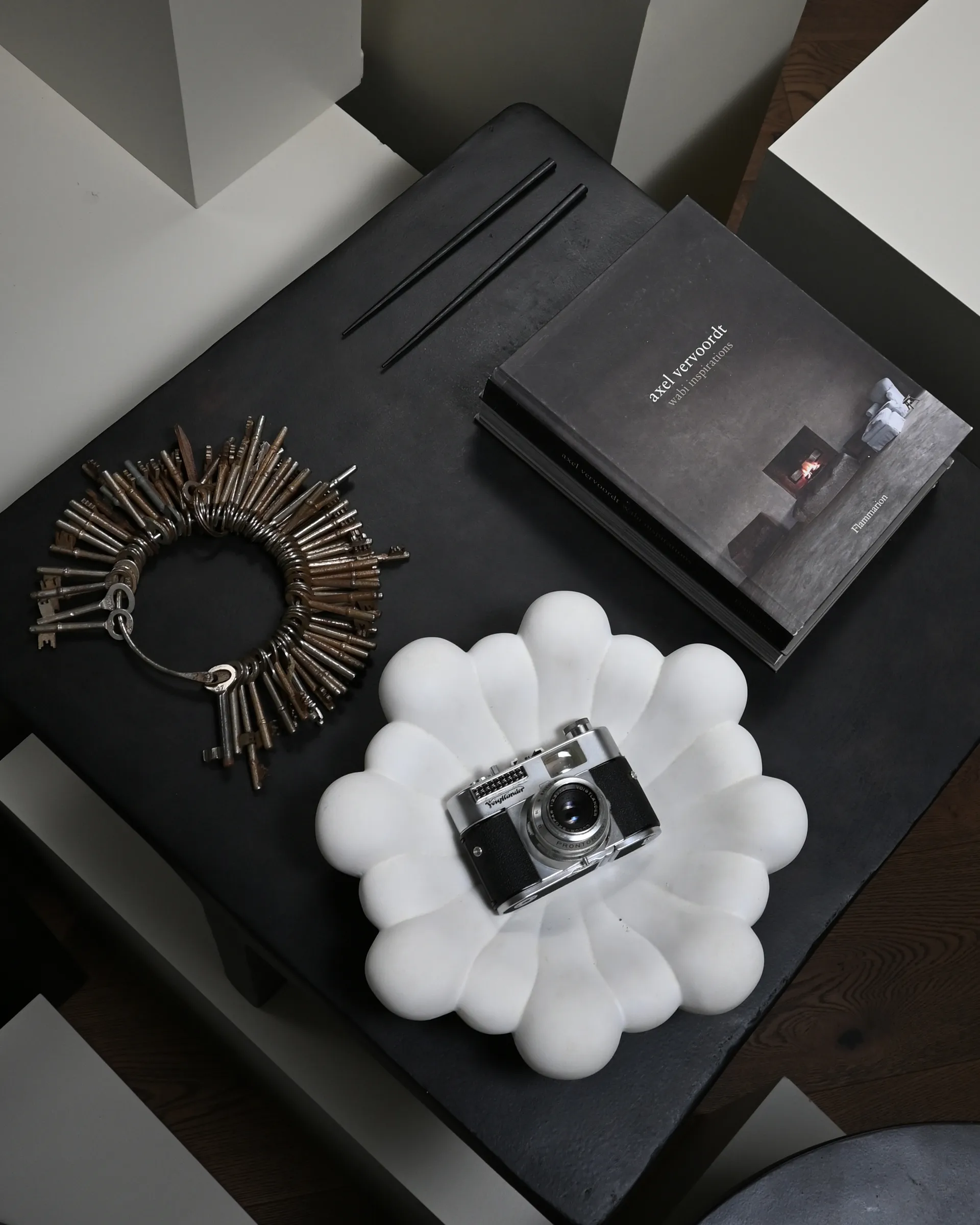 Bloom Tray Schale medio Ø28,5 cm, Bone white 101 Copenhagen