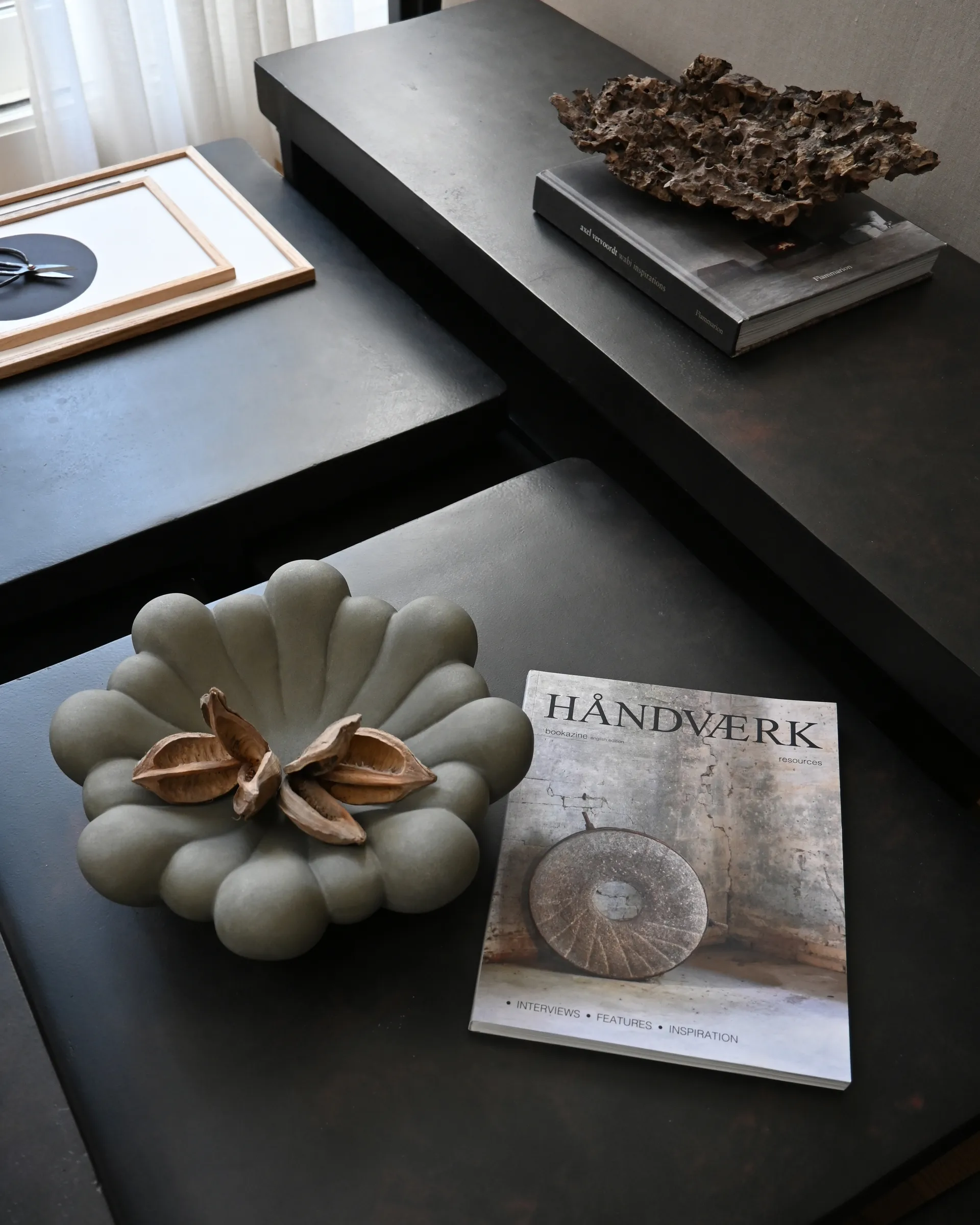 Bloom Tray Schale medio Ø28,5 cm, Dark grey 101 Copenhagen