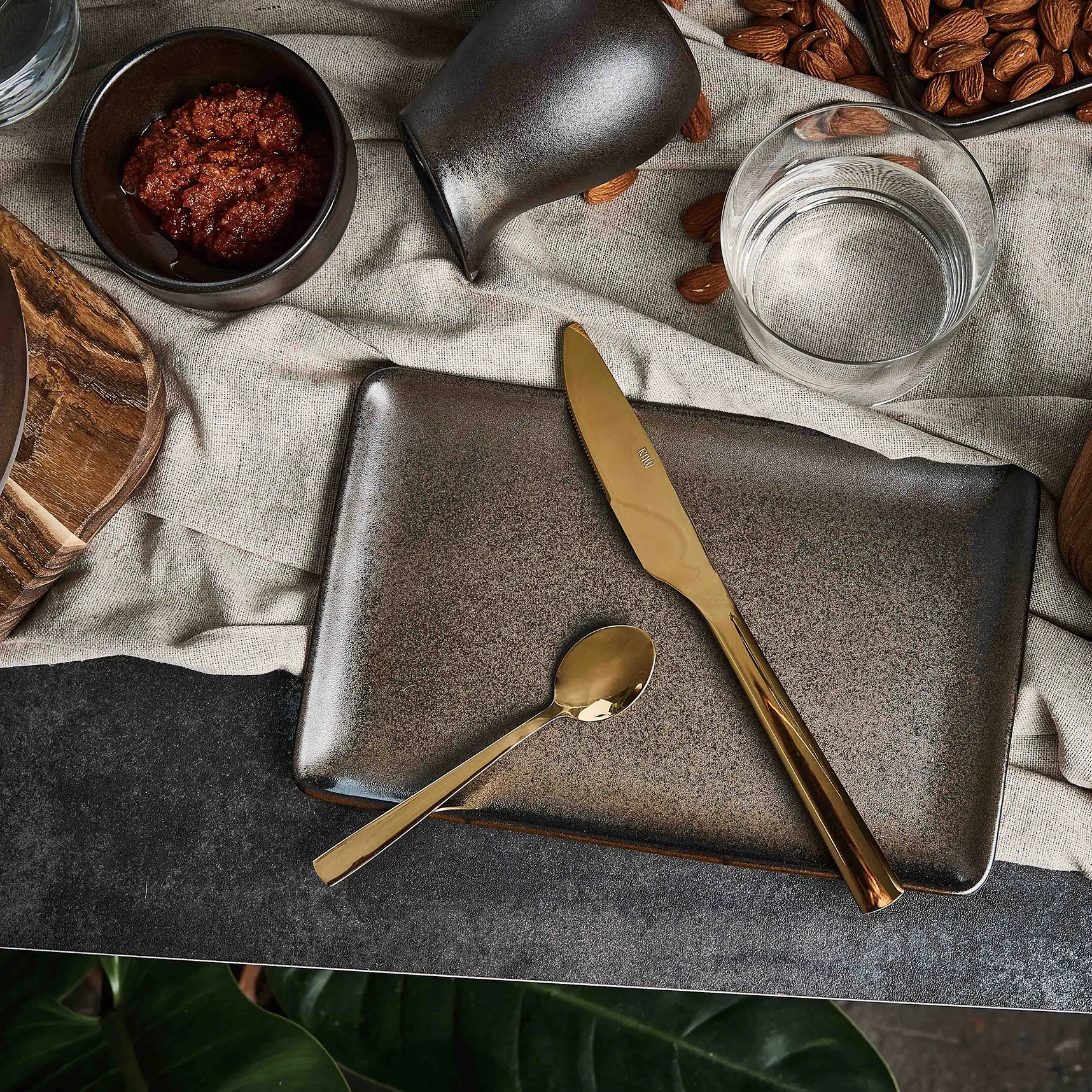 Raw Teller 23,5 x 15cm, Metallic brown Aida