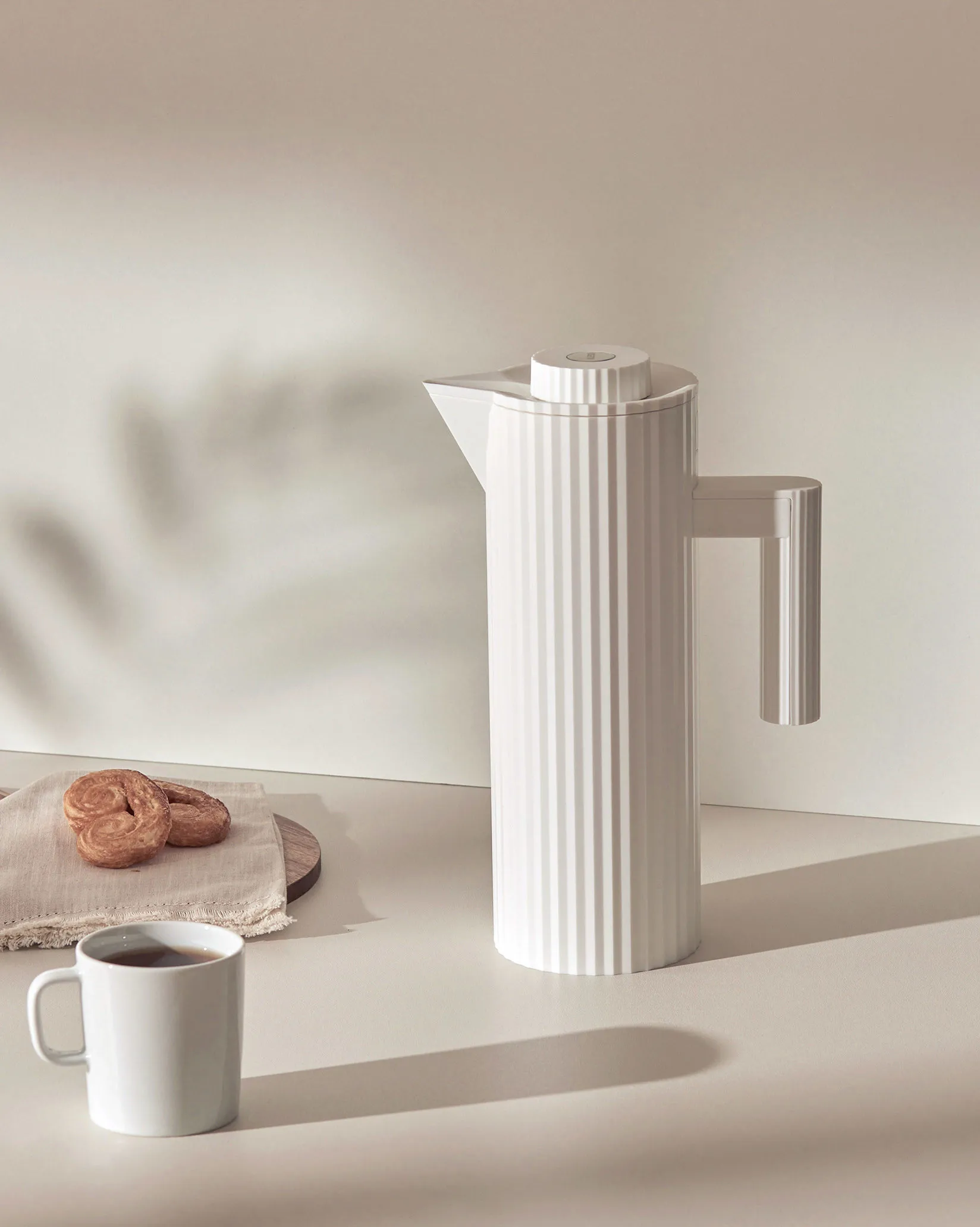 Plissé Thermoskanne 1 L, Weiß Alessi