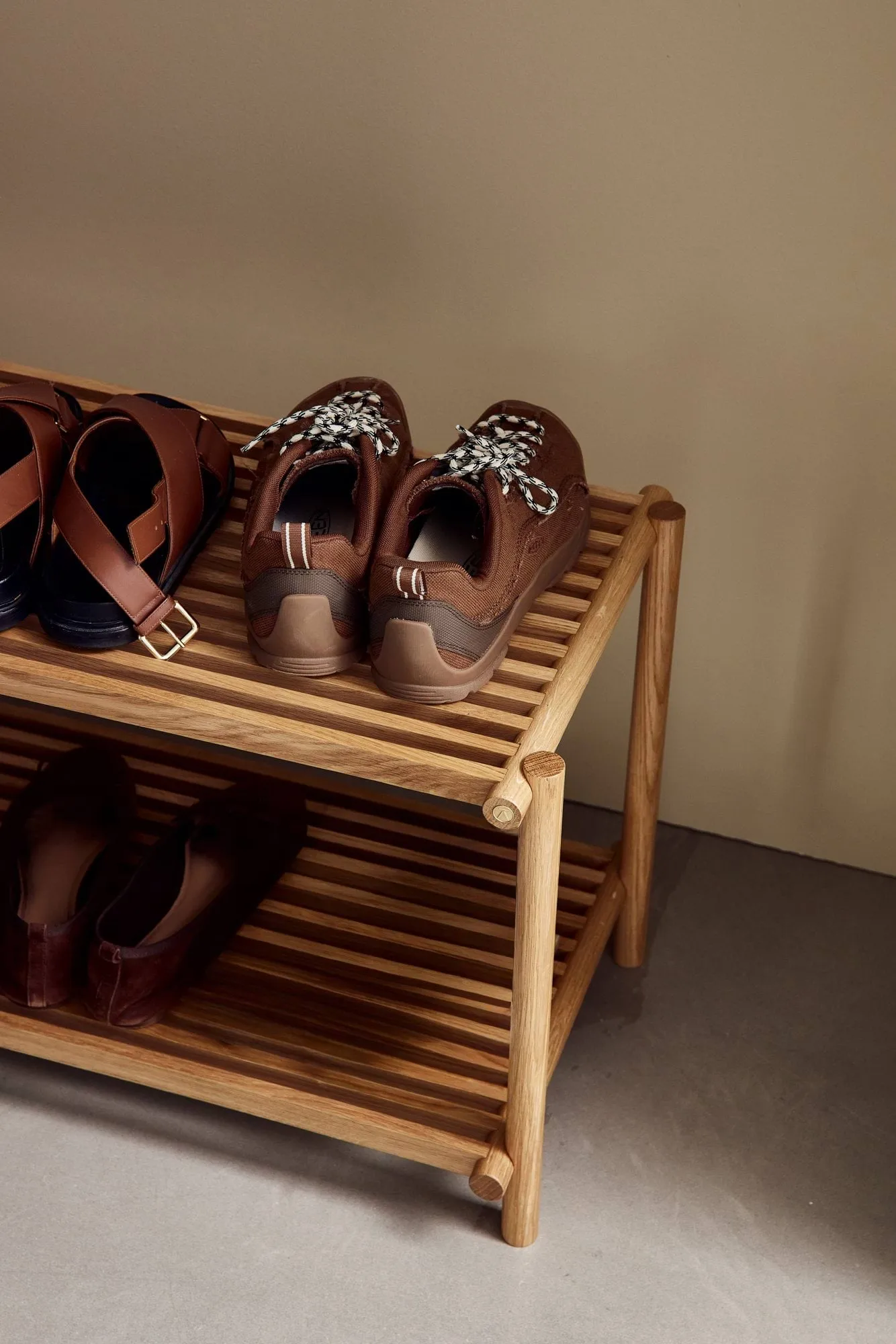 Column Schuhregal, Matt lackierte Eiche Andersen Furniture