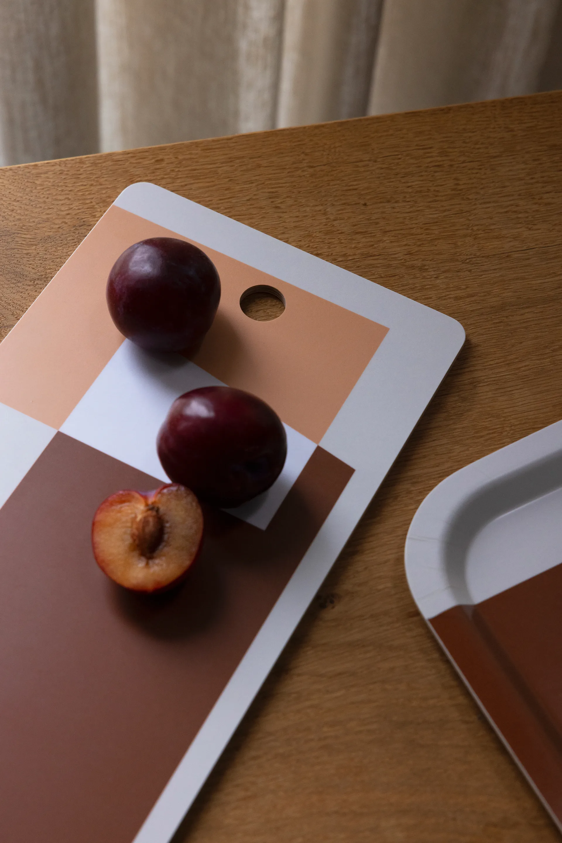 A tribute to colour Schneidebrett, Clay - 40x17 cm Applicata