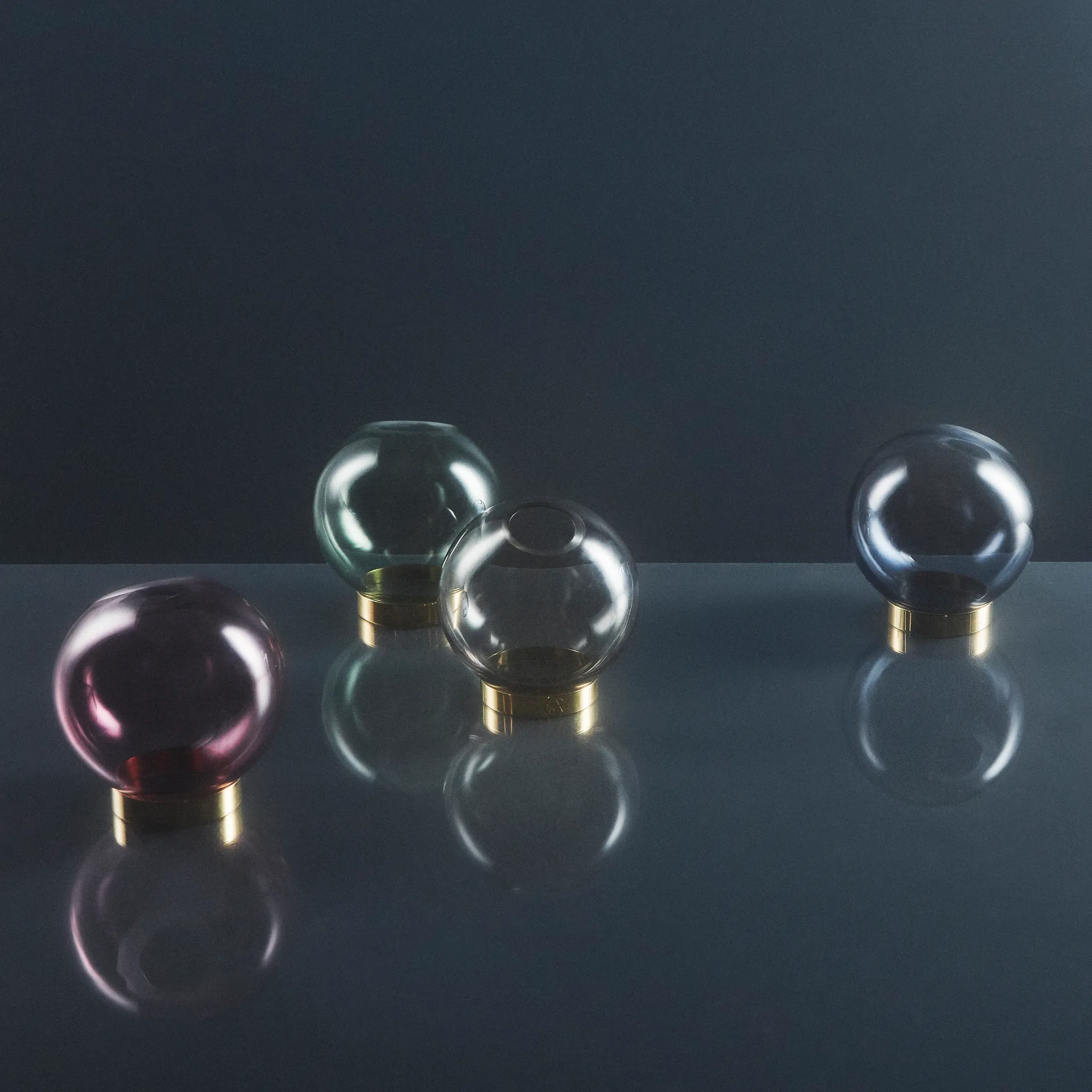 Globe Vase klein, Grün-Messing AYTM