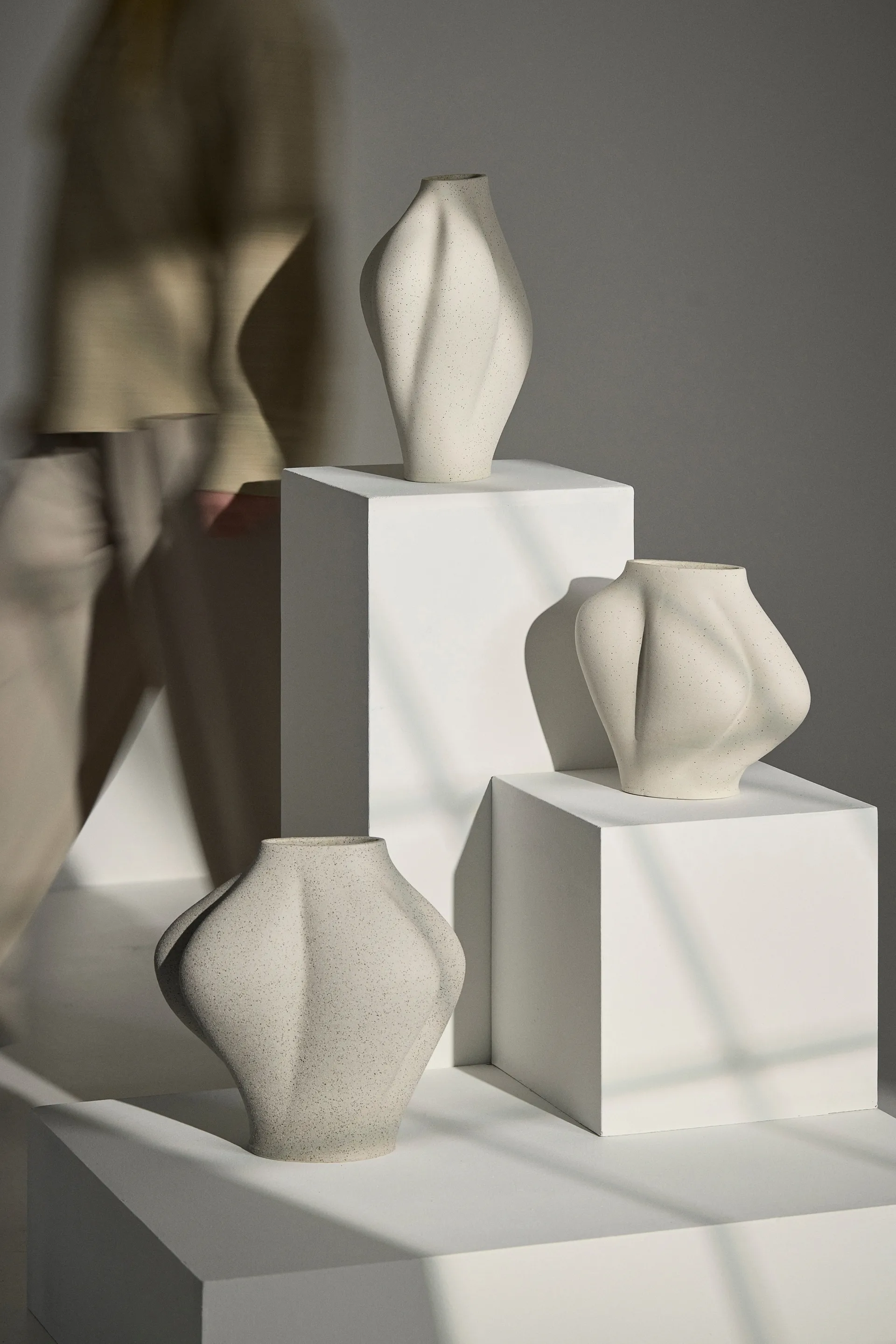 Saltare Vase, Taupe, Ø13,8×30 cm AYTM