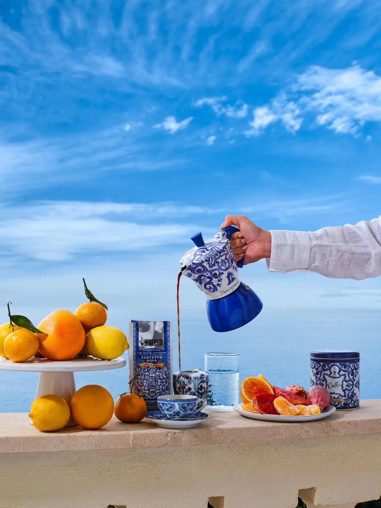 Bialetti x Dolce & Gabbana Mokkakanne Induktion, Mediterraneo, 4-teiliges Set Tassen Bialetti