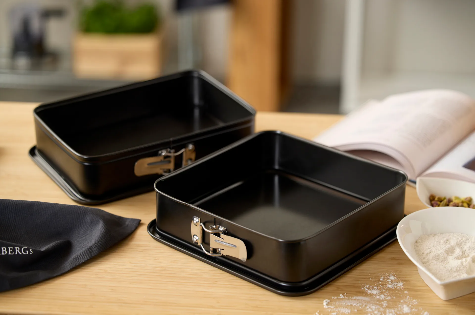 Blomsterbergs rechteckige Springform 28x20x6 cm, Edelstahl Blomsterbergs