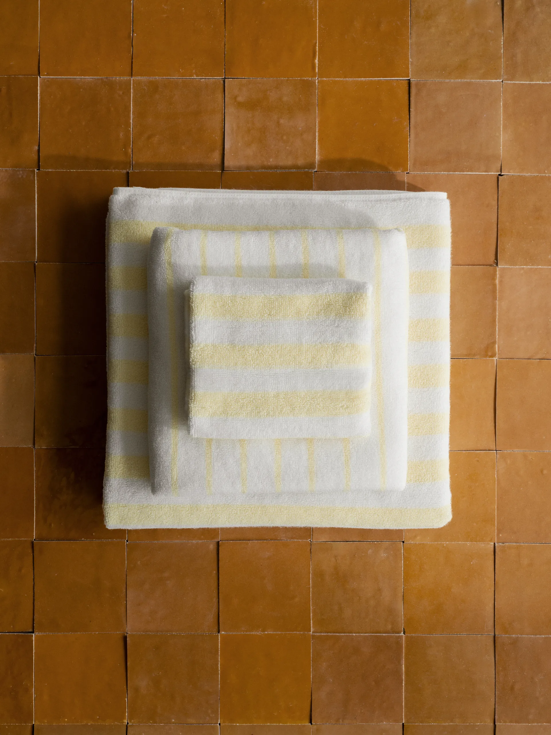 Arto Handtuch, White-transparent yellow, 70x140 cm blomus