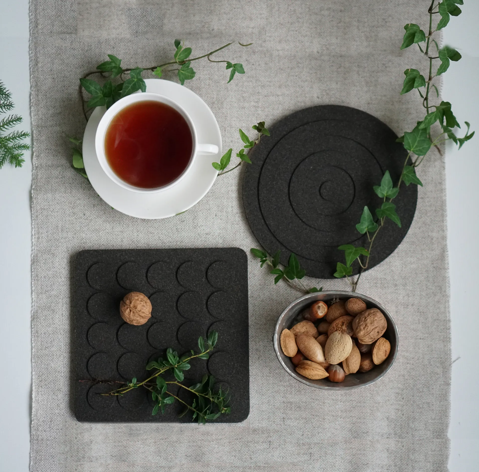 Circle runder Topf-Untersetzer Ø 20 cm, Schwarz Born In Sweden