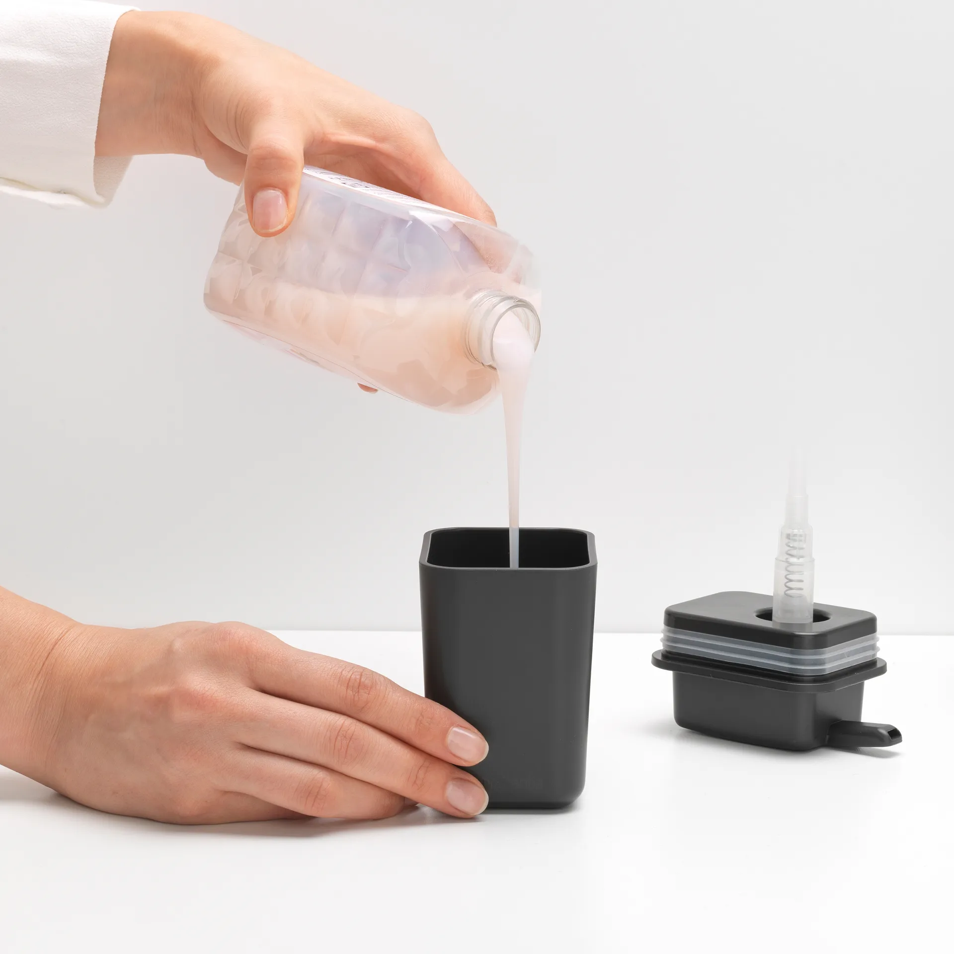 Brabantia Spülbecken Organizer mit Seifenspender, Dunkelgrau Brabantia