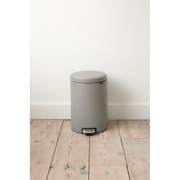 New Icon Treteimer 20 Liter, Mineral concrete grey Brabantia