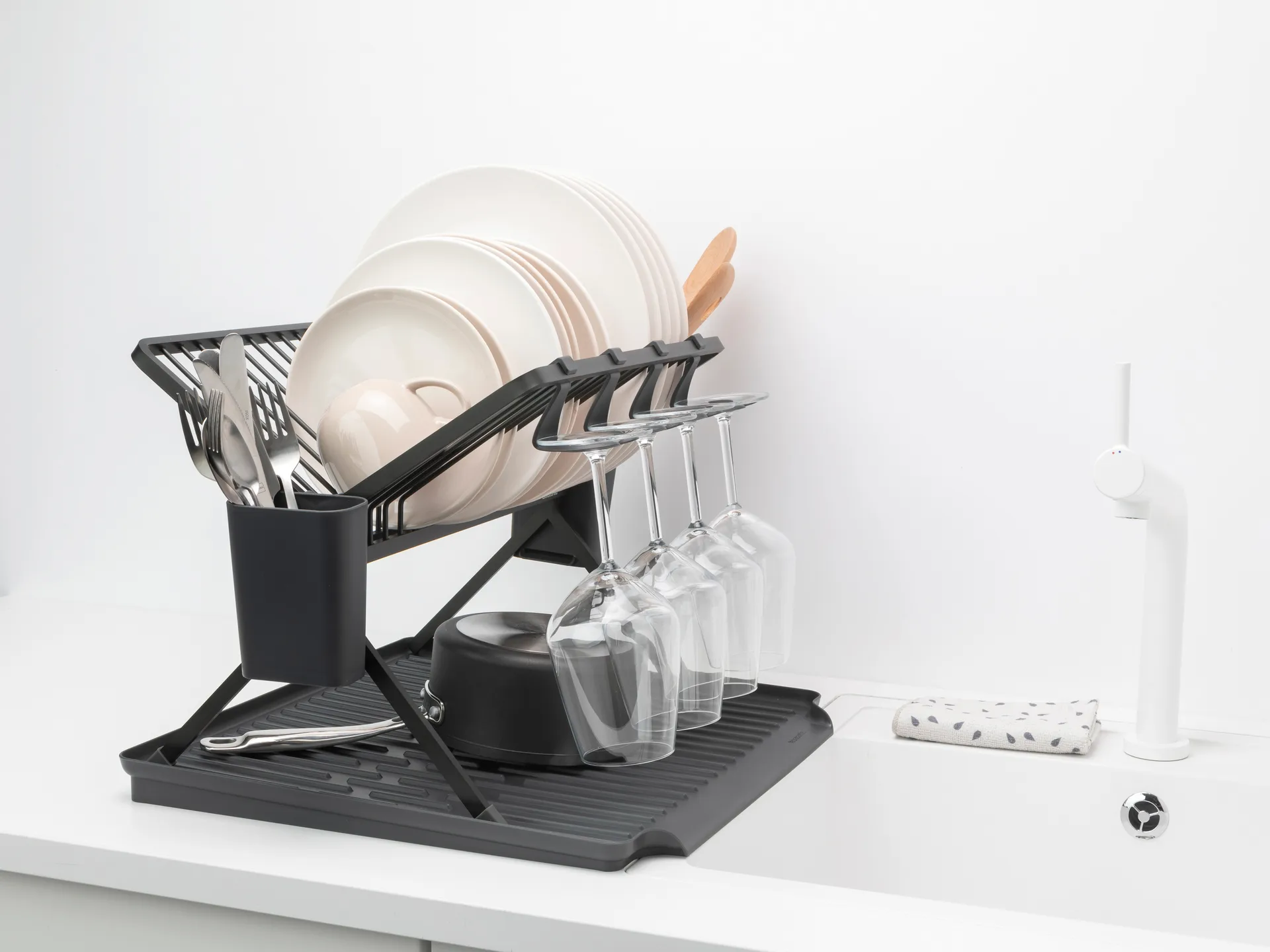 Sinkside zusammenklappbarer Geschirrkorb 51cm, Dunkelgrau Brabantia
