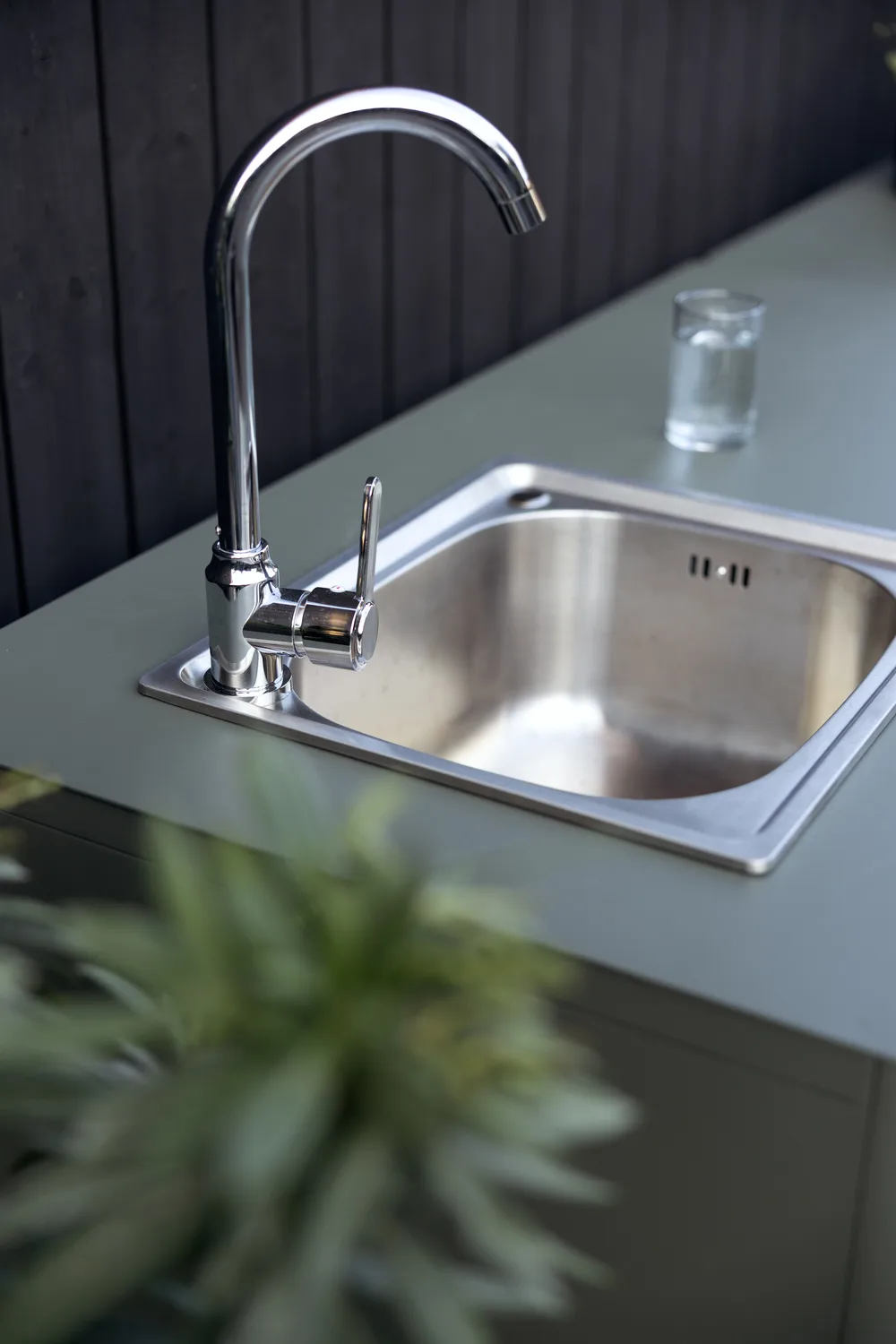 Kelia Außenküche Unterschrank, Zin red, 121x91x64 cm Brafab