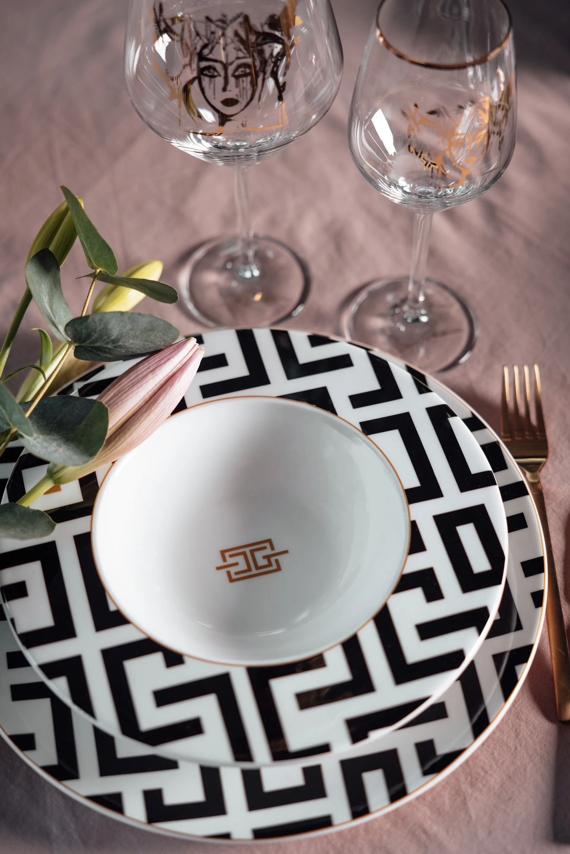 DECO tiefer Teller Ø24,5cm, Weiß-schwarz Carolina Gynning