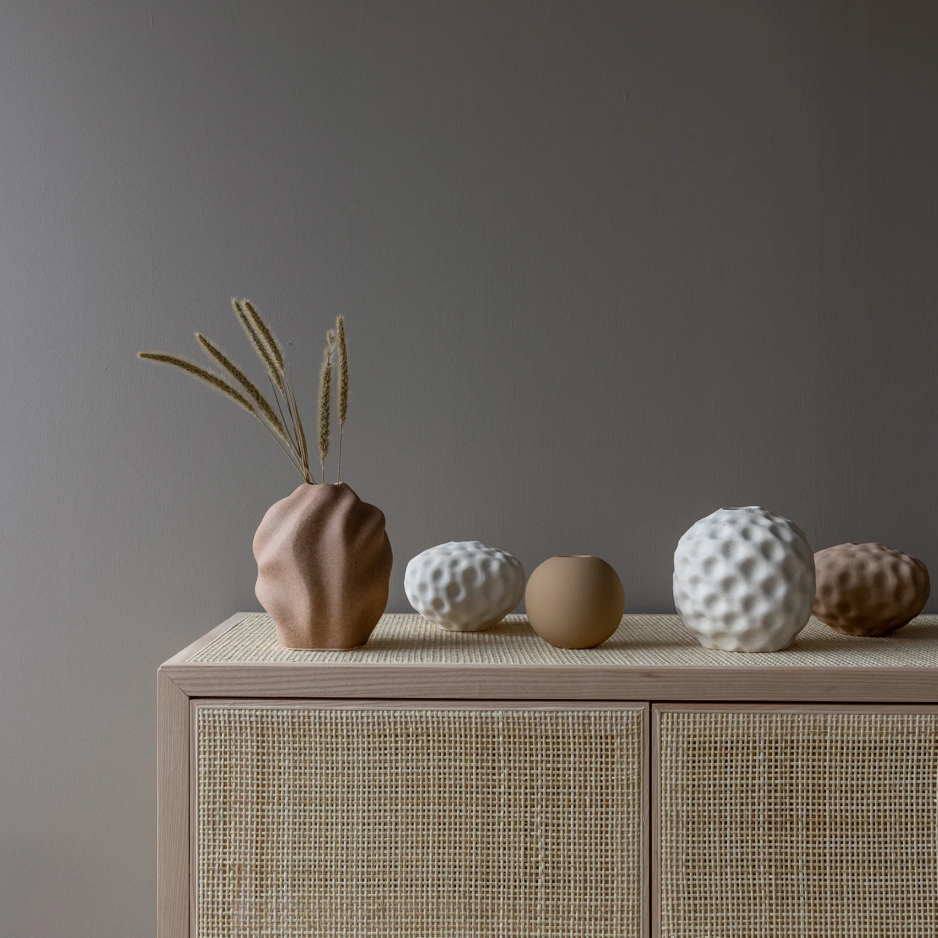 Ball Vase peanut, 10cm Cooee Design