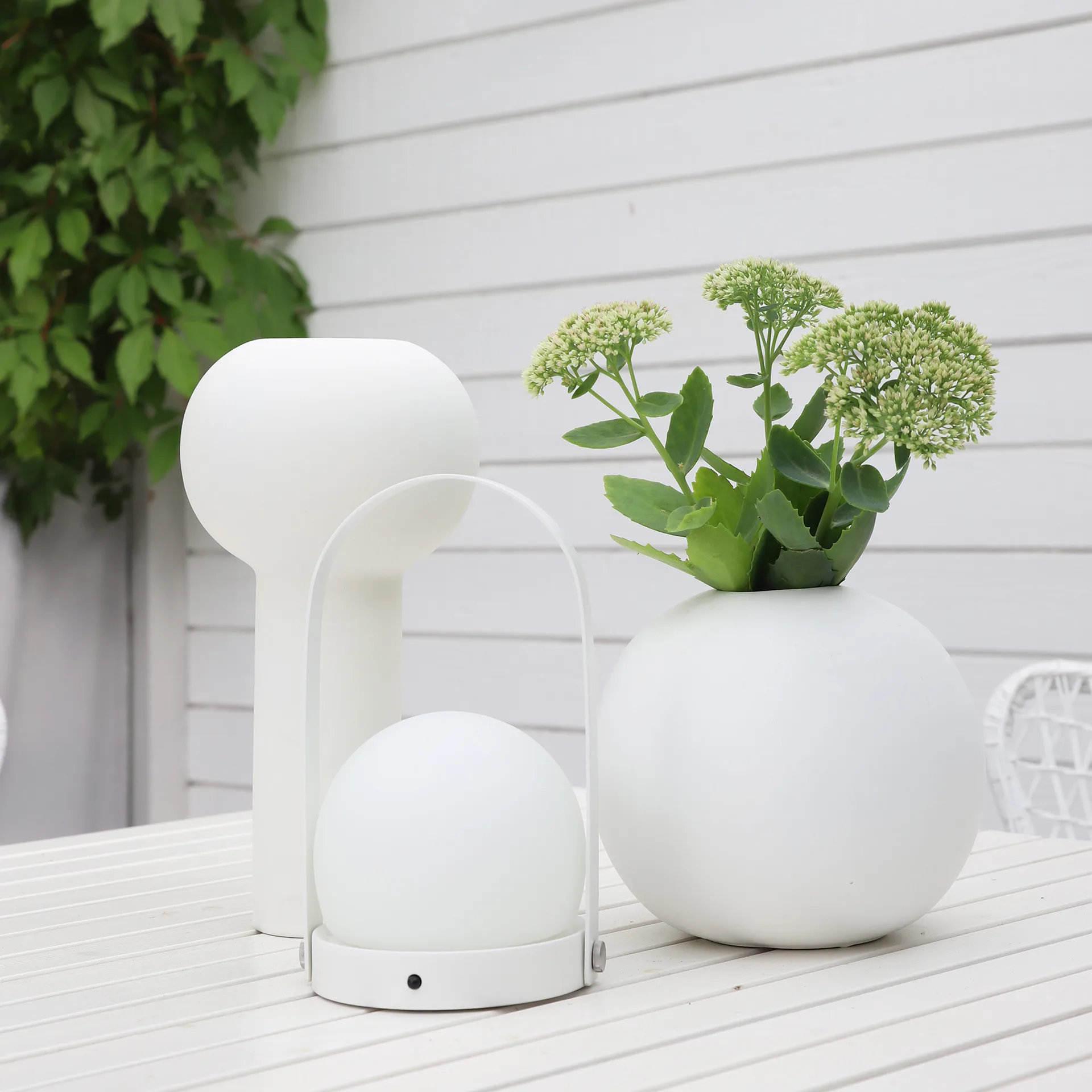 Ball Vase white, 20cm Cooee Design