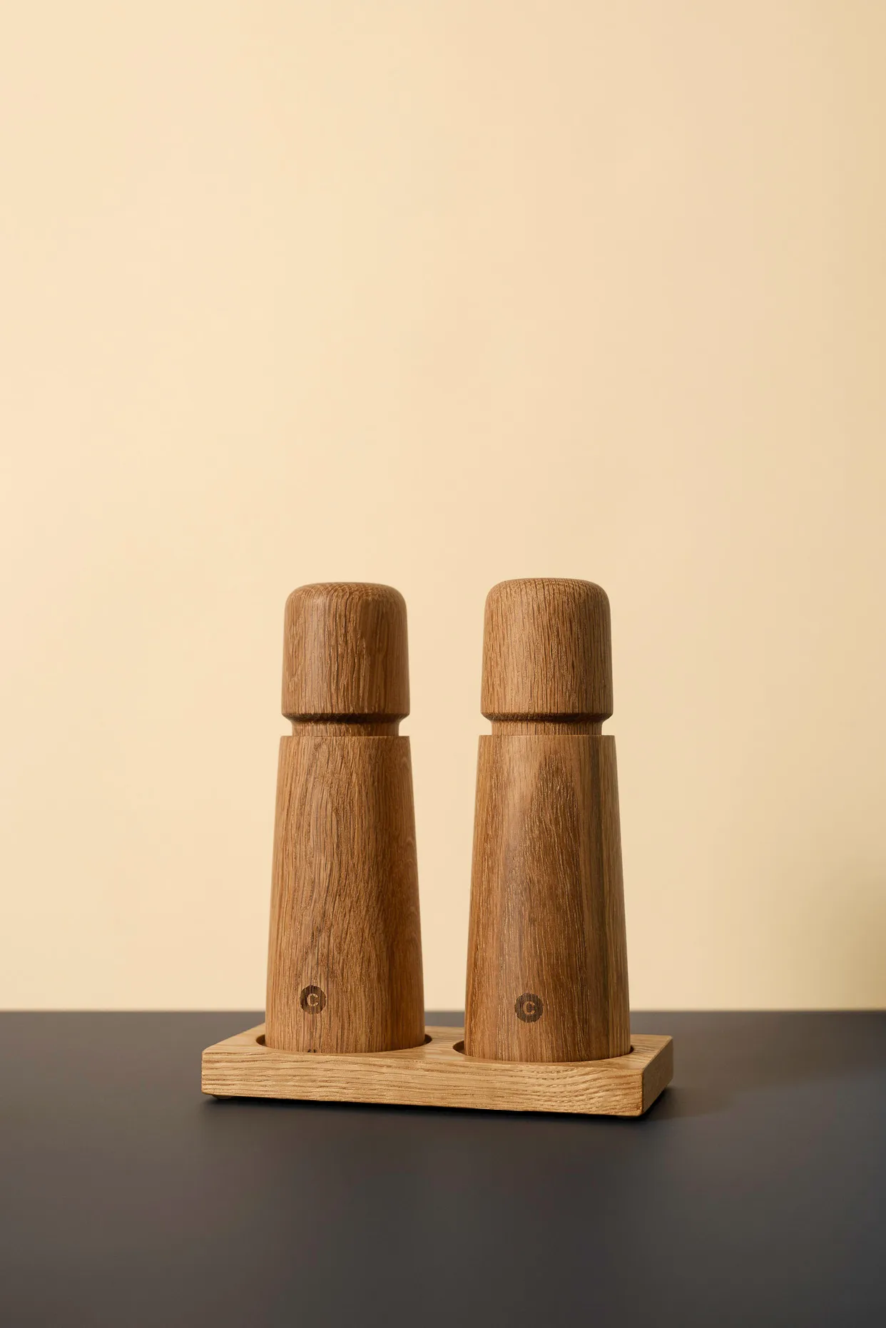 Tabletopper Gewürzmühlenständer, FSC oak Crushgrind