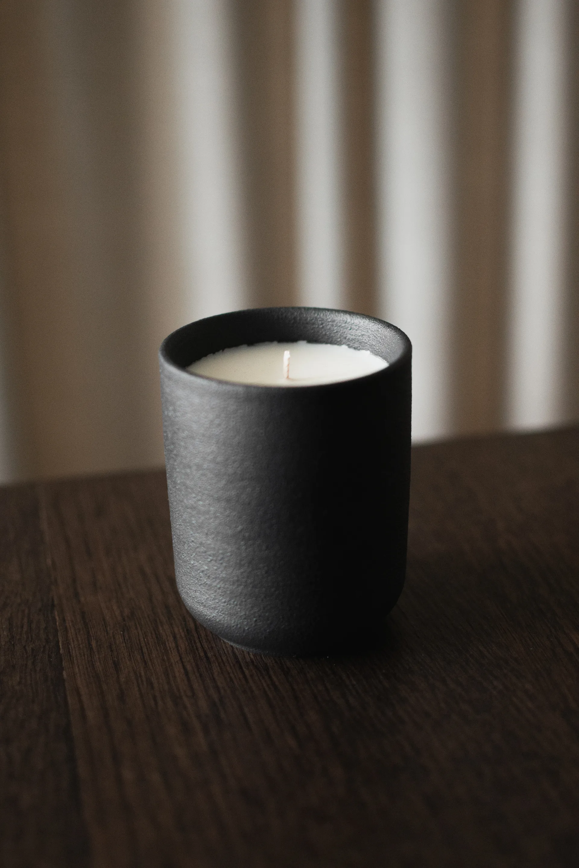 Burn Duftkerze 60 h, Black DBKD