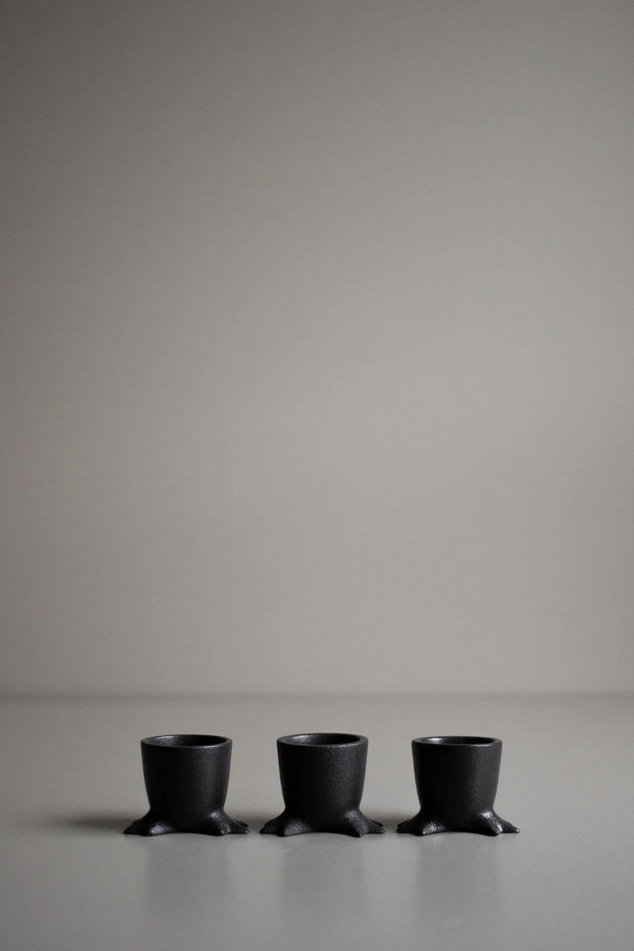 Walking Egg Eierbecher, Black DBKD