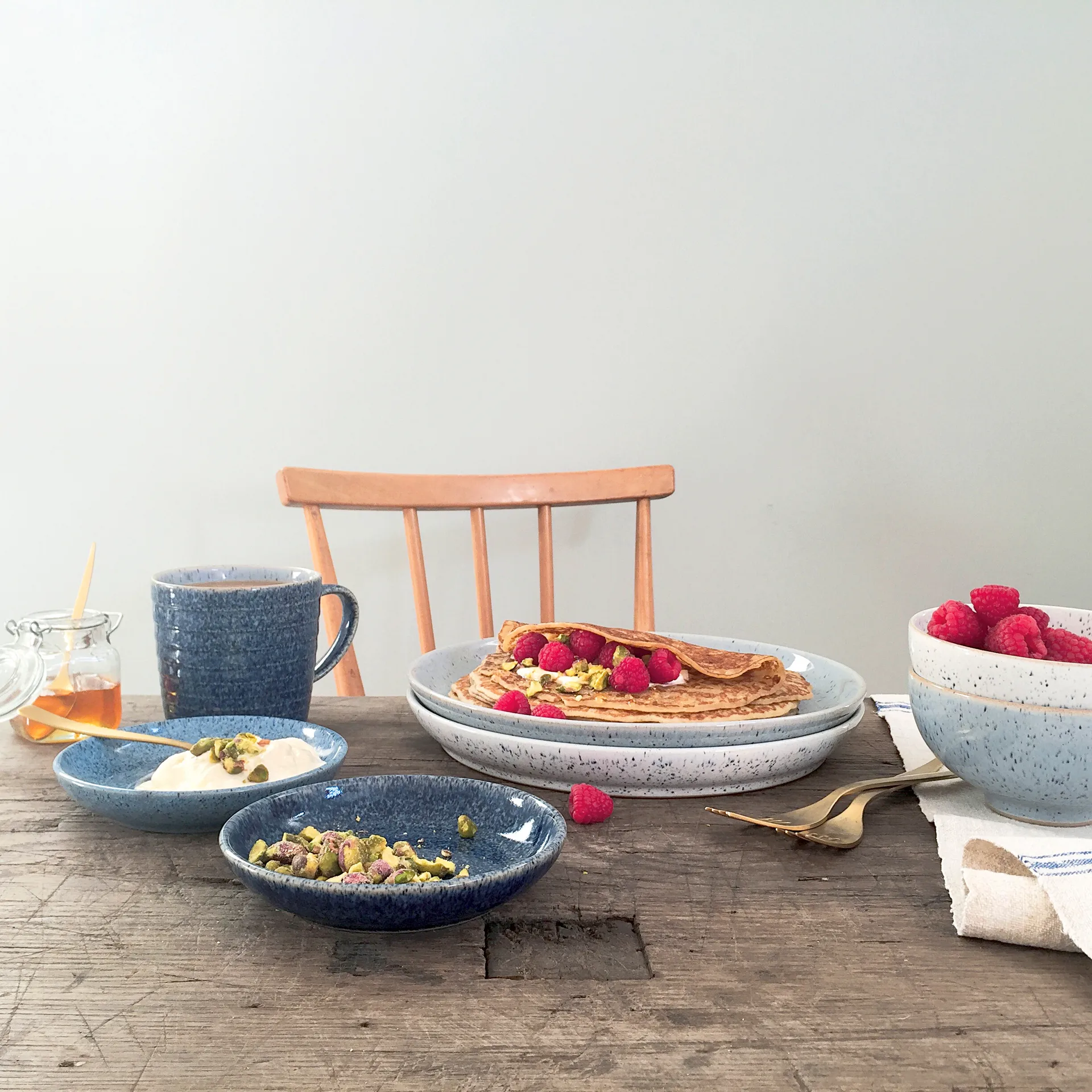 Studio Blue Tasse geriffelt 40cl, Flint-chalk Denby