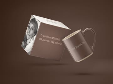 Astrid Lindgren Tasse, Trarallanrallanlej - Schwedischer Text - Design House Stockholm