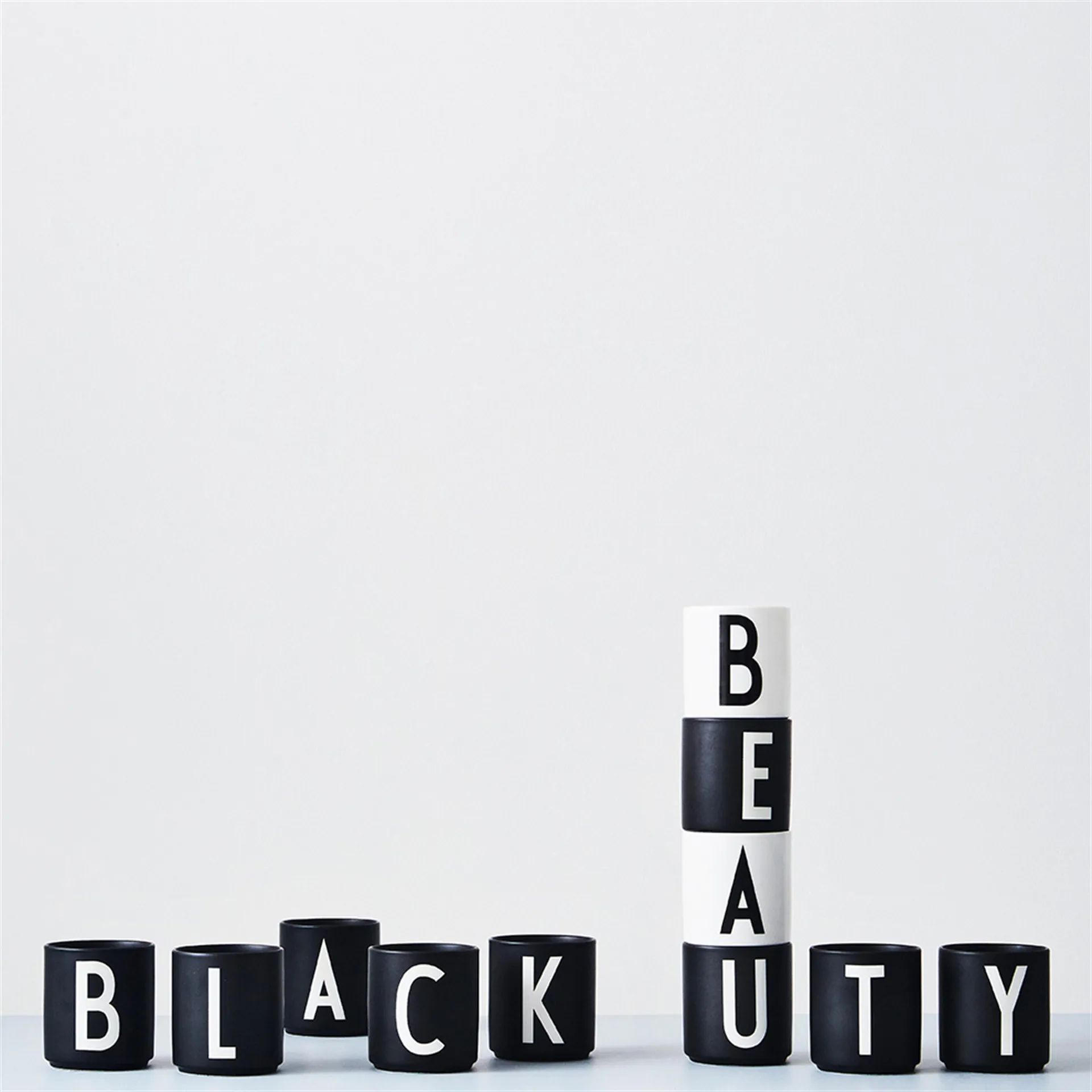 Design Letters Becher schwarz, V Design Letters