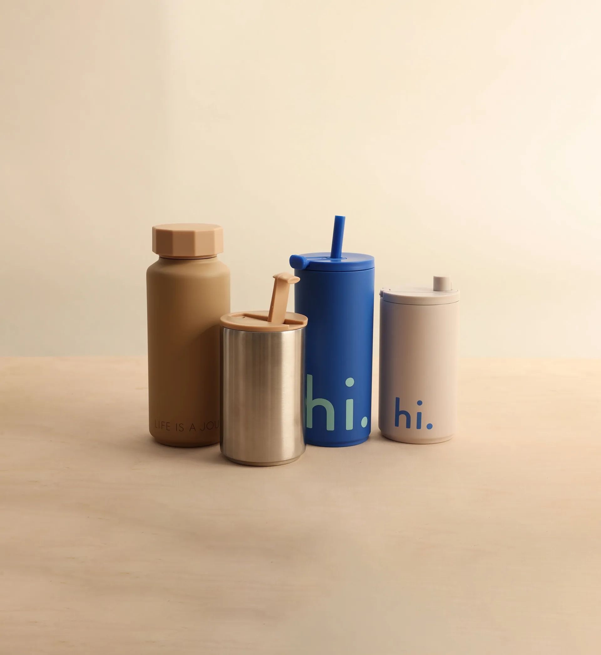 Travel Life Thermosbecher mit Strohhalm 50cl, Hi-cobalt blue Design Letters