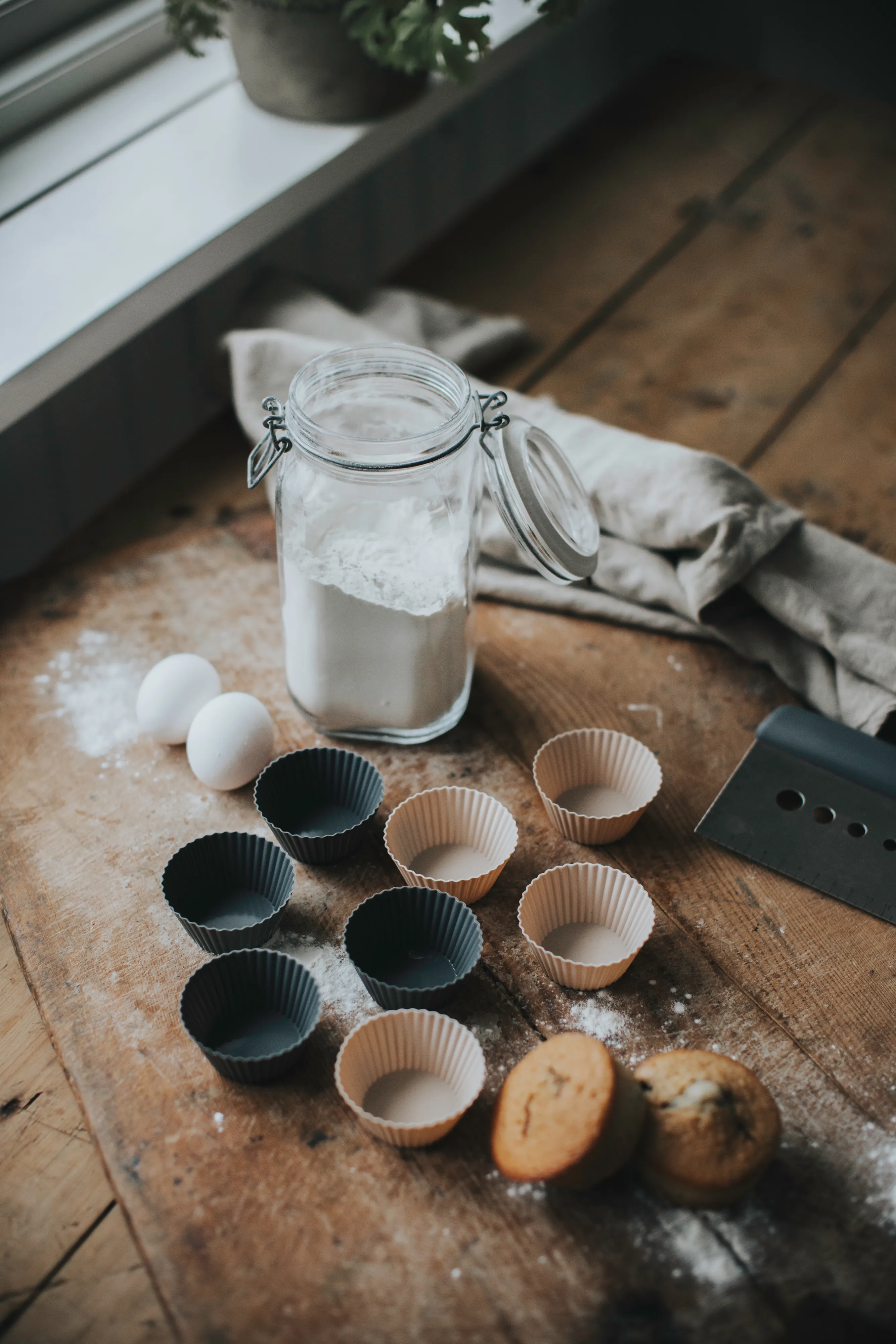 34 Stück Silikon-Cupcake-Förmchen – Antihaft, Wiederverwendbar, Für Ofen & Gefrierschrank | Inkl. 10 Essenspieße