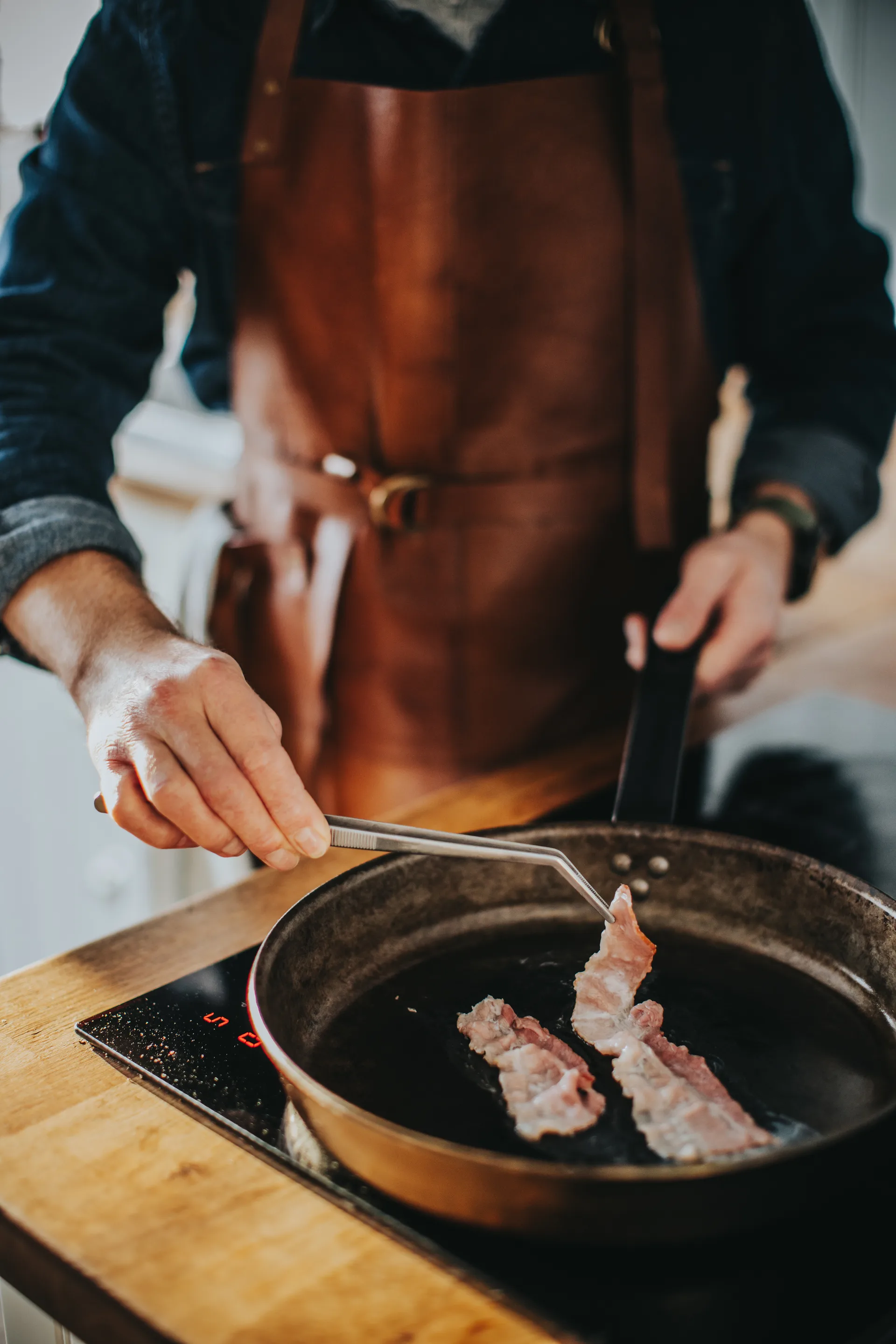 Miah Lebensmittelpinzette gebogene Spitze 24x2,5 cm, Edelstahl Dorre