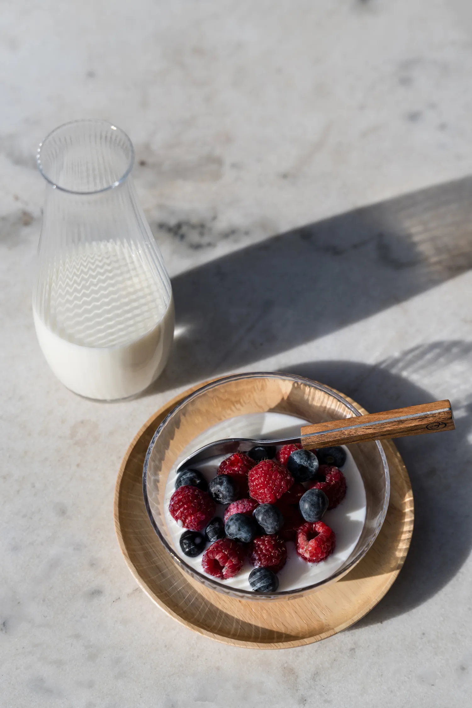 Ernst Holztablett, Gummibaumholz, Ø16,5 cm ERNST