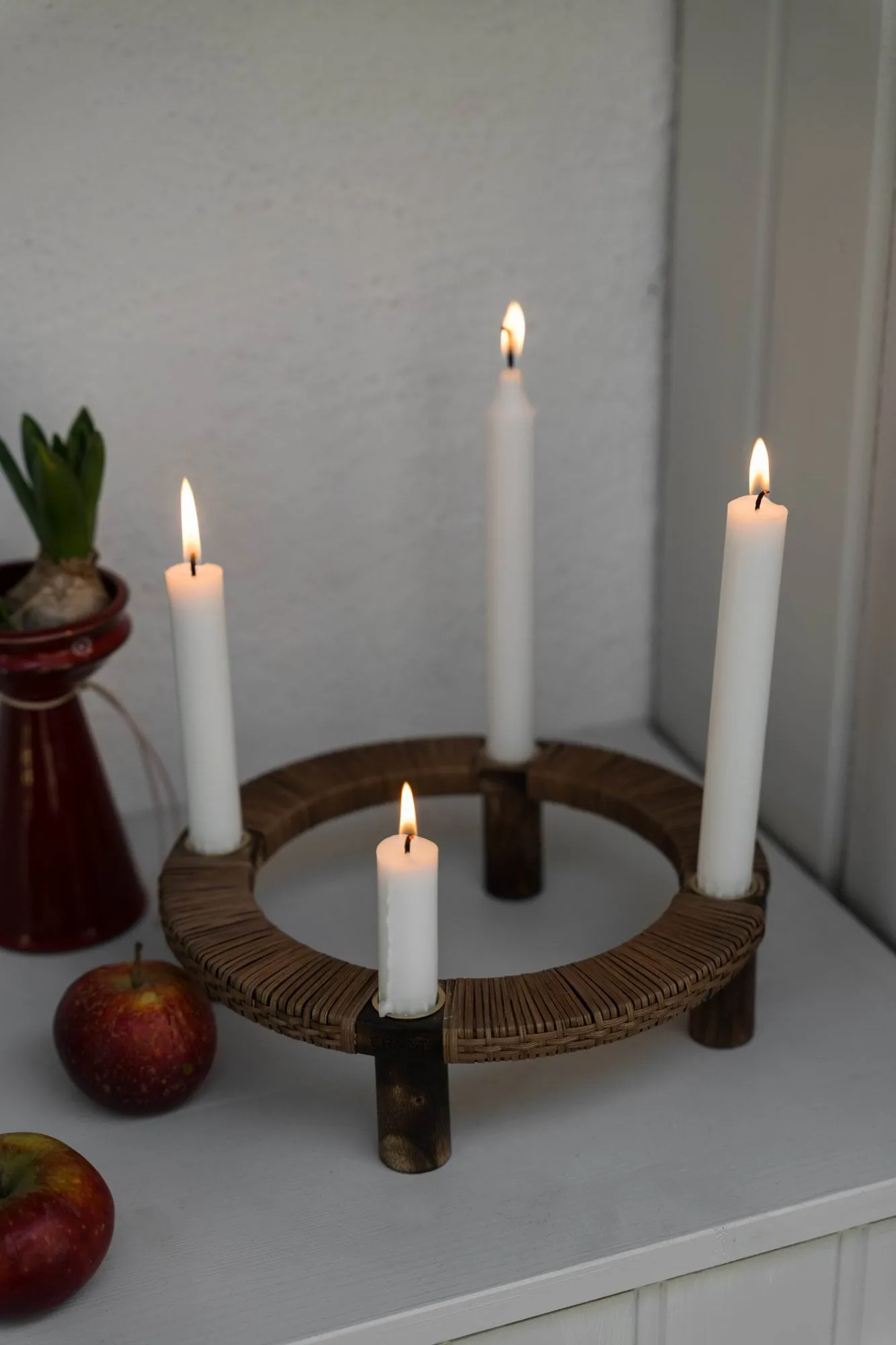 Ernst Kerzenhalter rund 4-flammig, Dunkles Holz ERNST