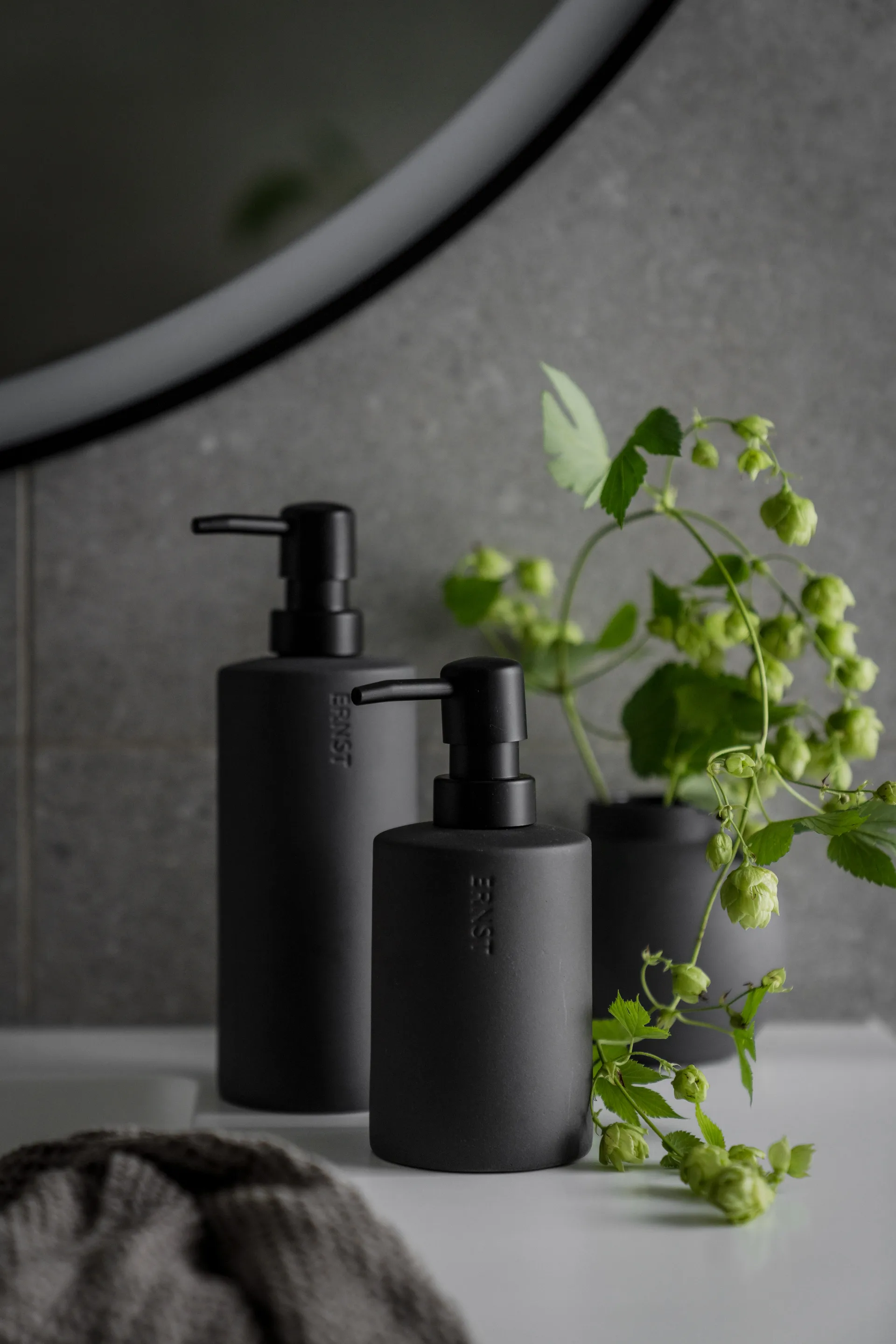 Ernst Seifenspender 35 cl, Dunkelgrau ERNST