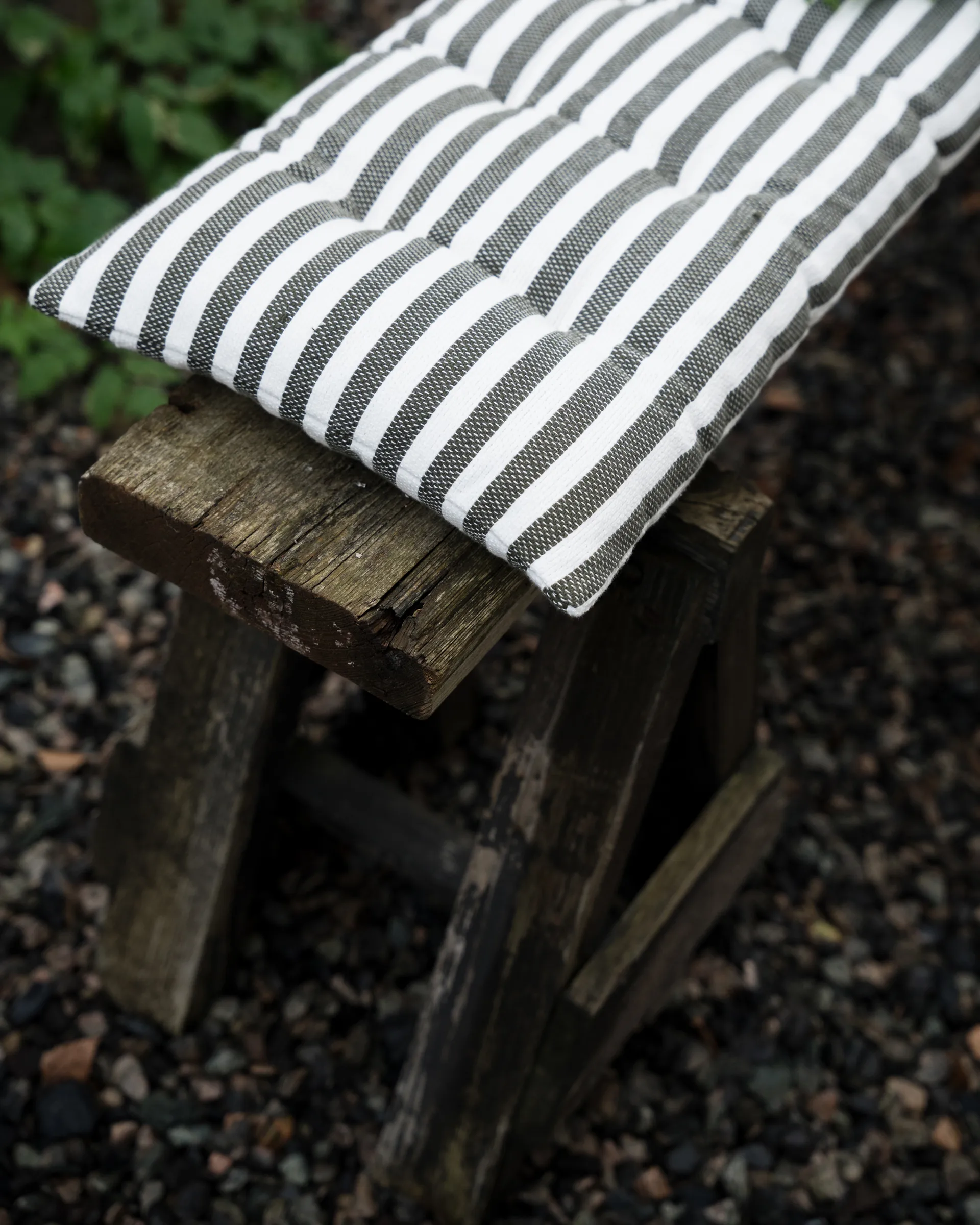 Ernst Stufenkissen 30x100 cm, Salvia-weiß ERNST