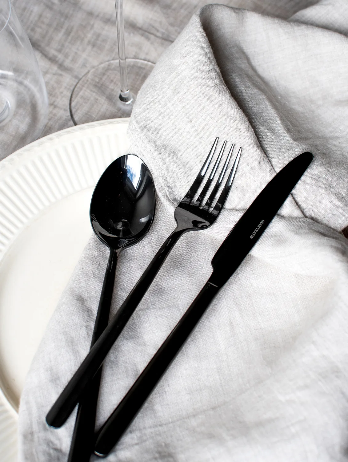 Eternum Nardo Besteckset 16-teilig, Schwarz Eternum