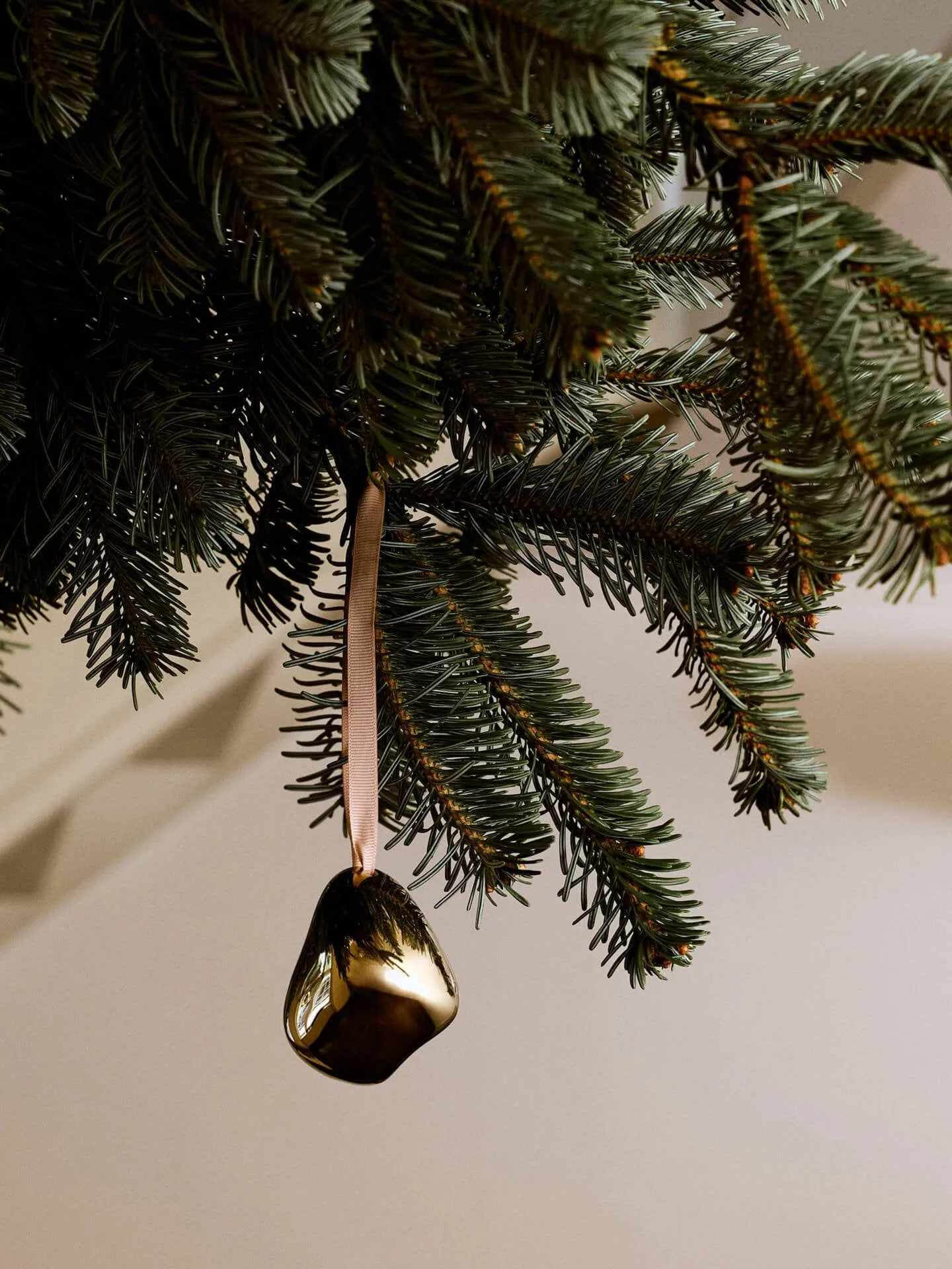 Bellure Weihnachtsanhänger 7 cm 2-teilig, Messing-Finish Ferm Living