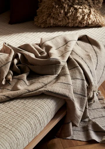 Calm Wolldecke 120 x 180cm - Camel/Black - Ferm Living