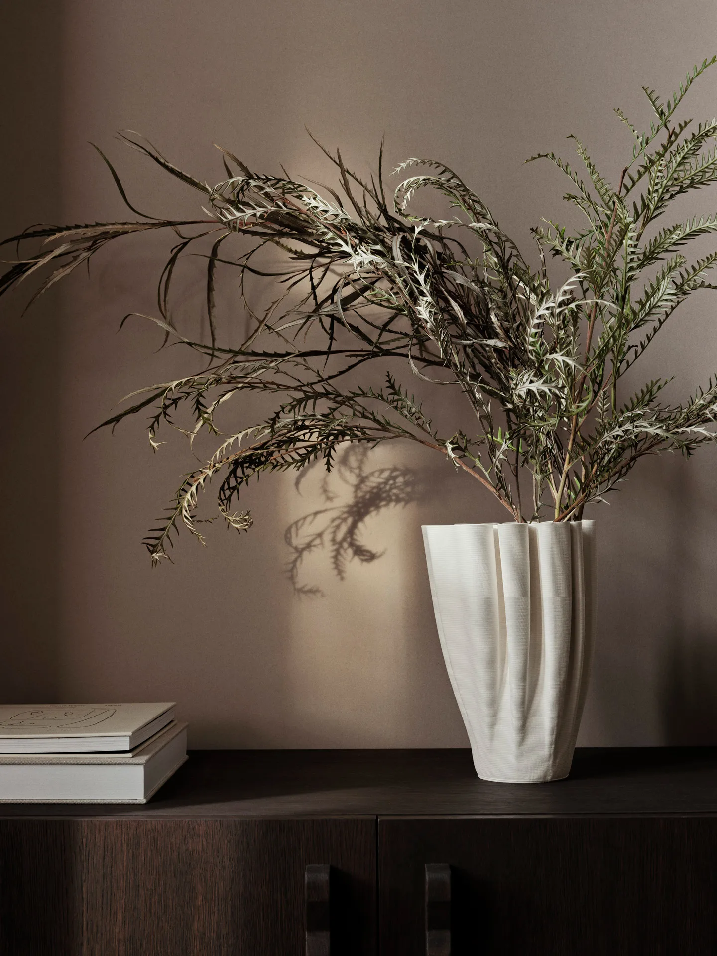 Dedali Vase 25cm, Off-white Ferm Living