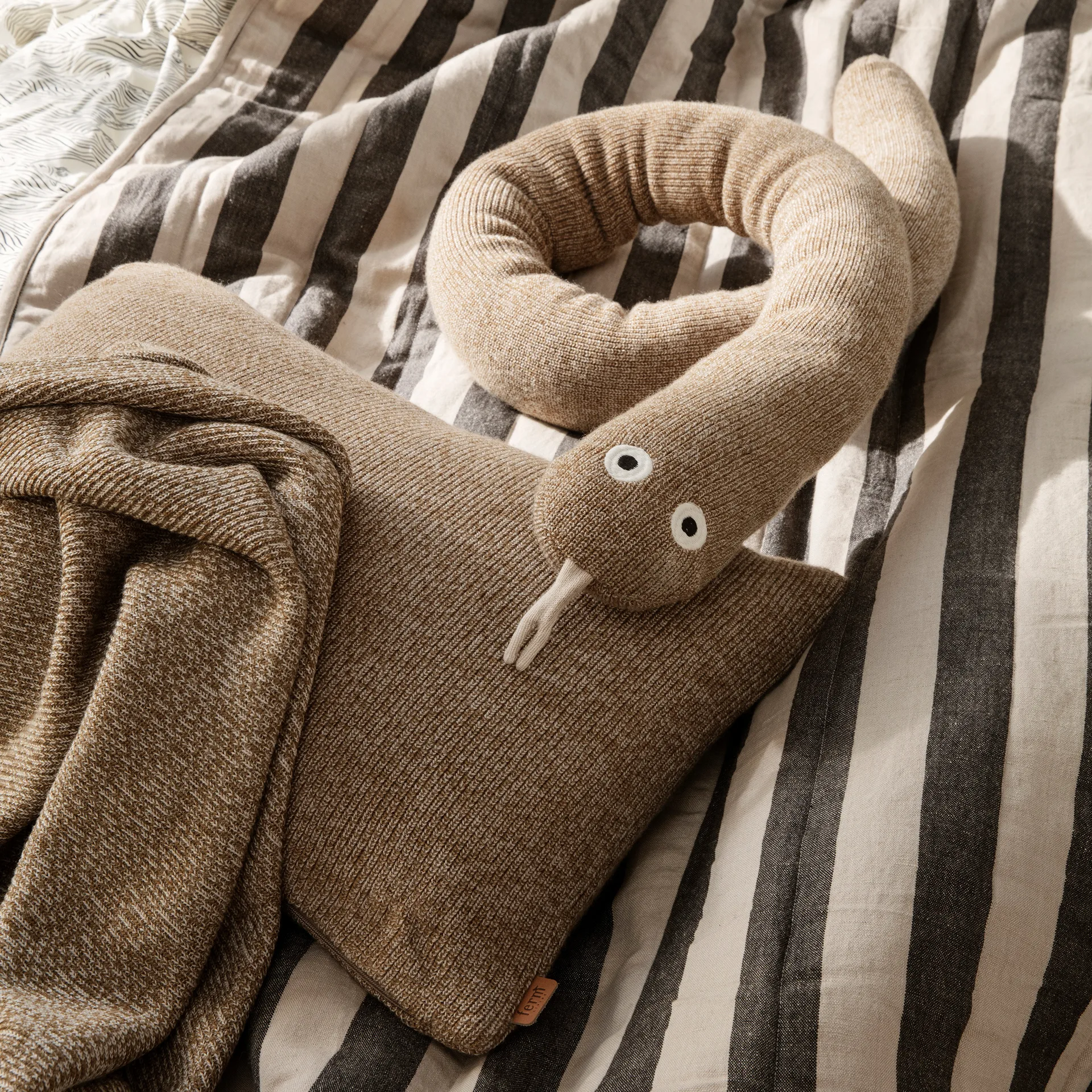 Grand Decke 120 x 170cm, Sand-black Ferm Living