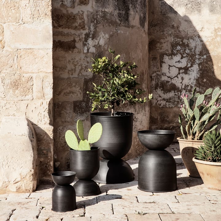 Hourglass Blumentopf extra small Ø21 cm, Schwarz-dunkelgrau Ferm Living