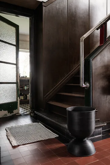 Hourglass Blumentopf medium Ø40 cm - Schwarz-dunkelgrau - Ferm Living