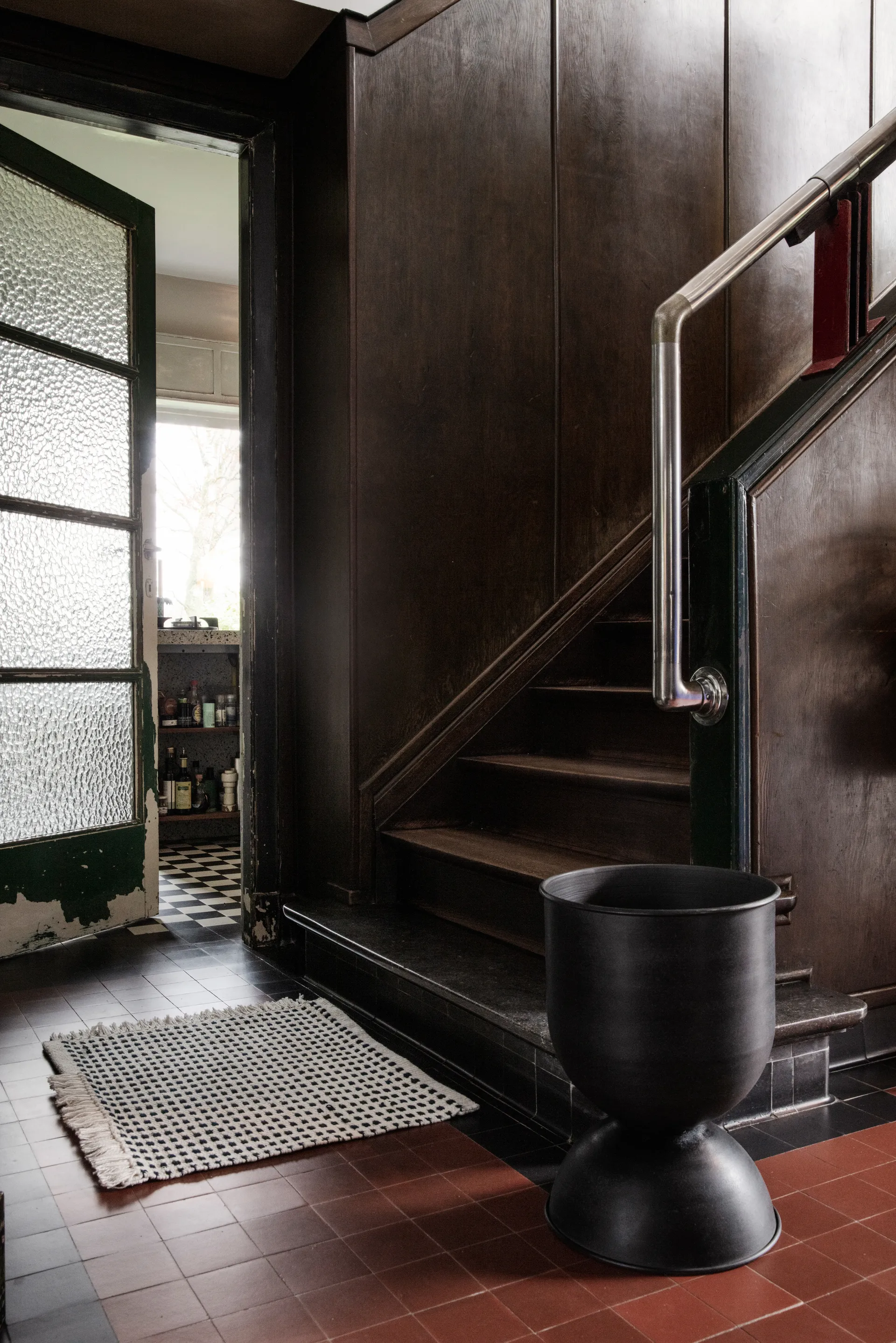 Hourglass Blumentopf medium Ø41 cm, Schwarz-dunkelgrau Ferm Living