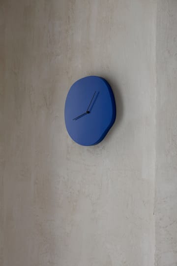 Melt Wanduhr 28 x 33cm - Blue - Ferm Living
