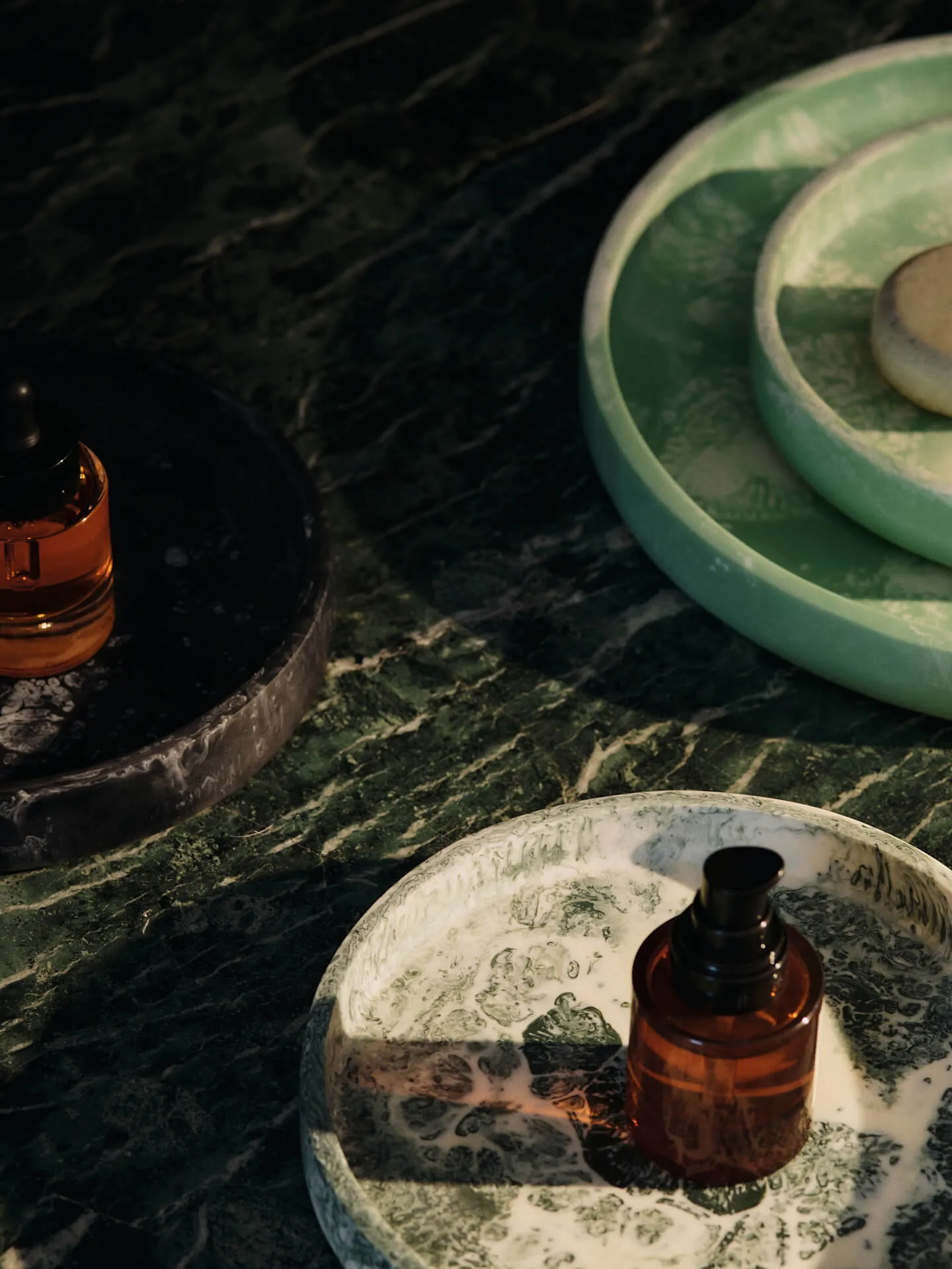 Mist Dekotablett Ø20 cm, Emerald-off-white Ferm Living