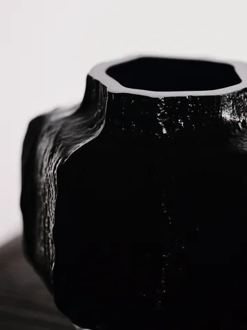 Mokuri Vase - Schwarz, 30 cm - Ferm Living