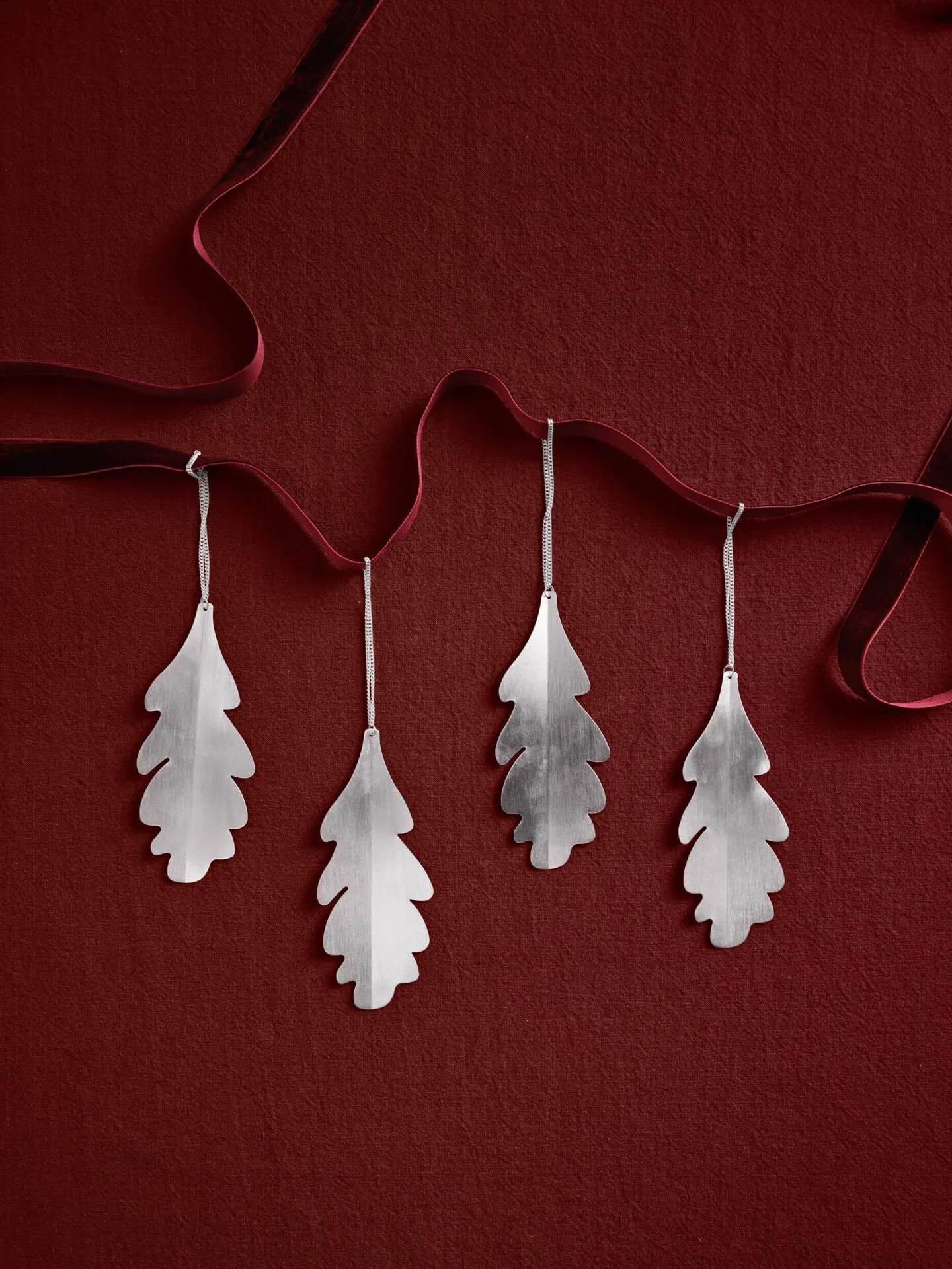 Oak leaf Dekorationsanhänger 13,5 cm 4er-Pack, Silber Ferm Living