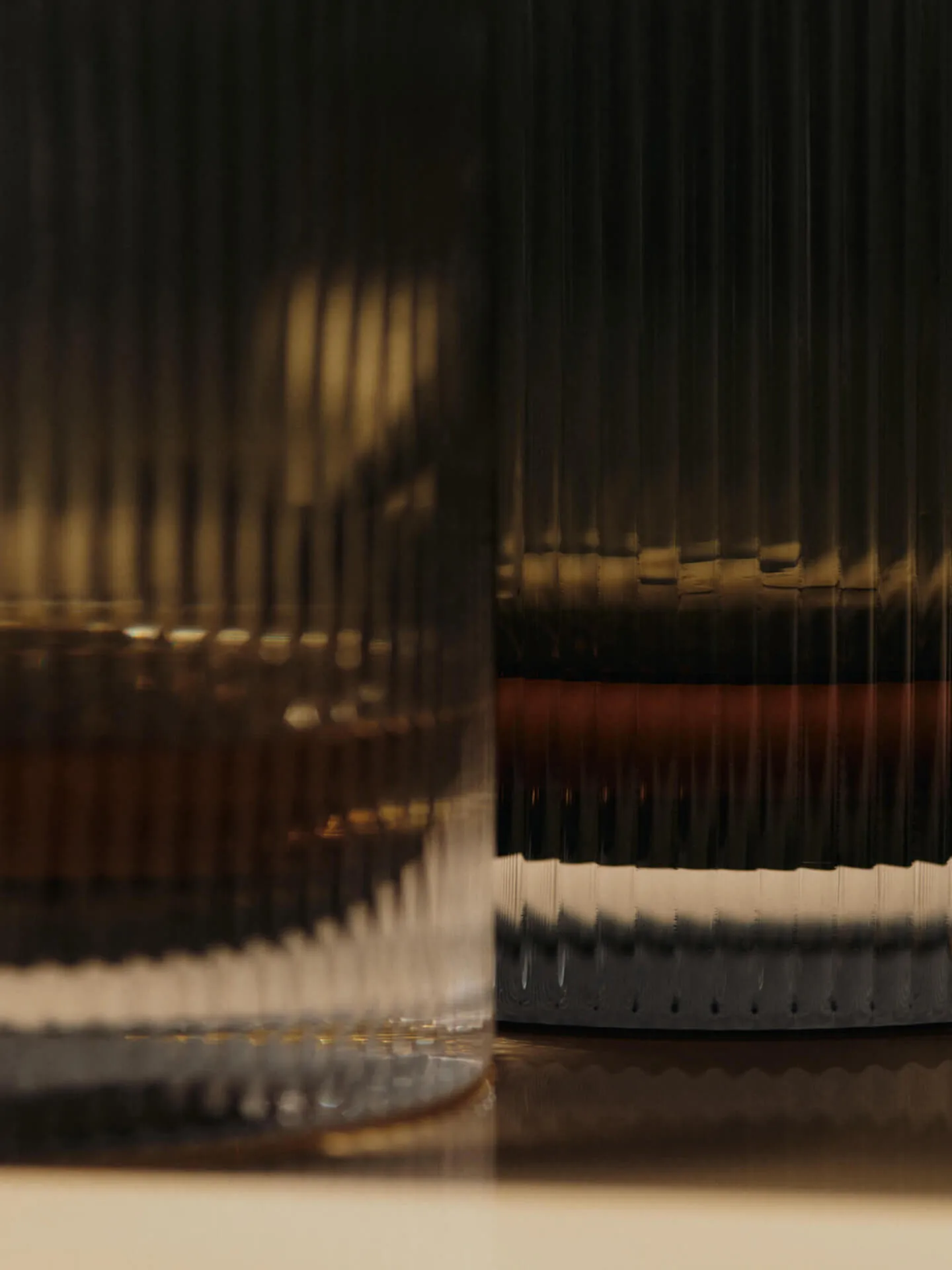 Ripple Tumbler Glas 25 cl 2er-Pack, Smoked Grey Ferm Living