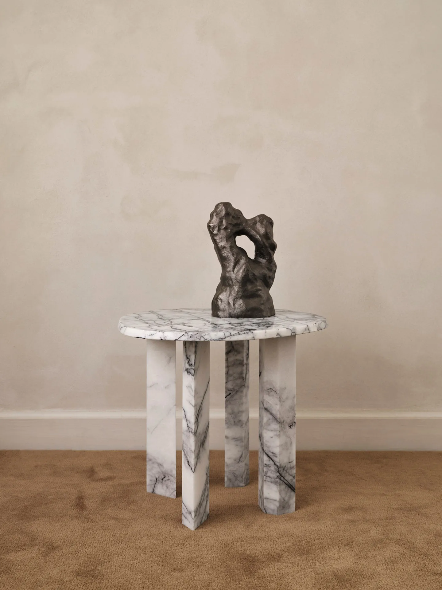 Taula Beistelltisch Ø54,4x45 cm, White-charcoal Ferm Living