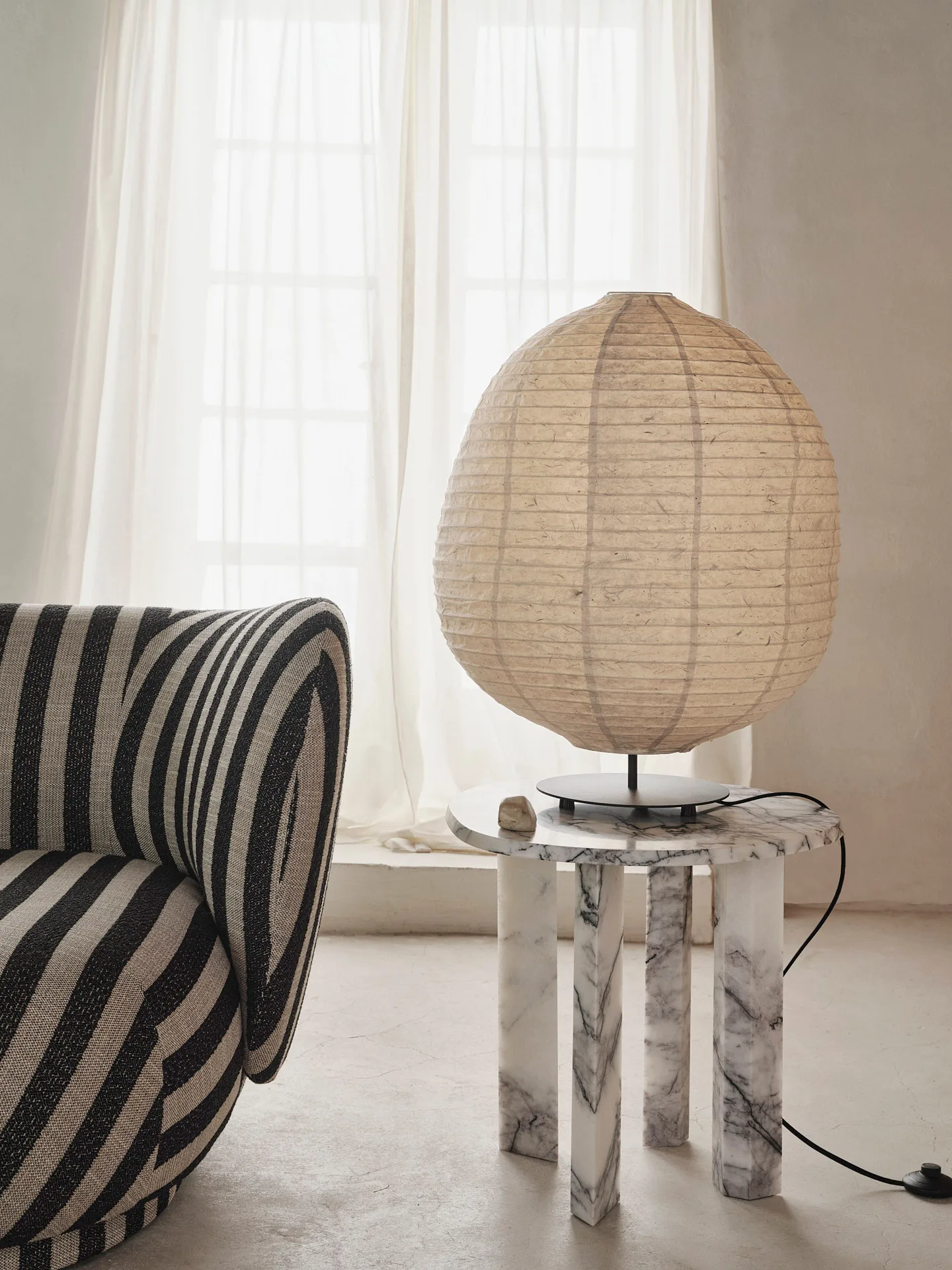 Taula Beistelltisch Ø54,4x45 cm, White-charcoal Ferm Living