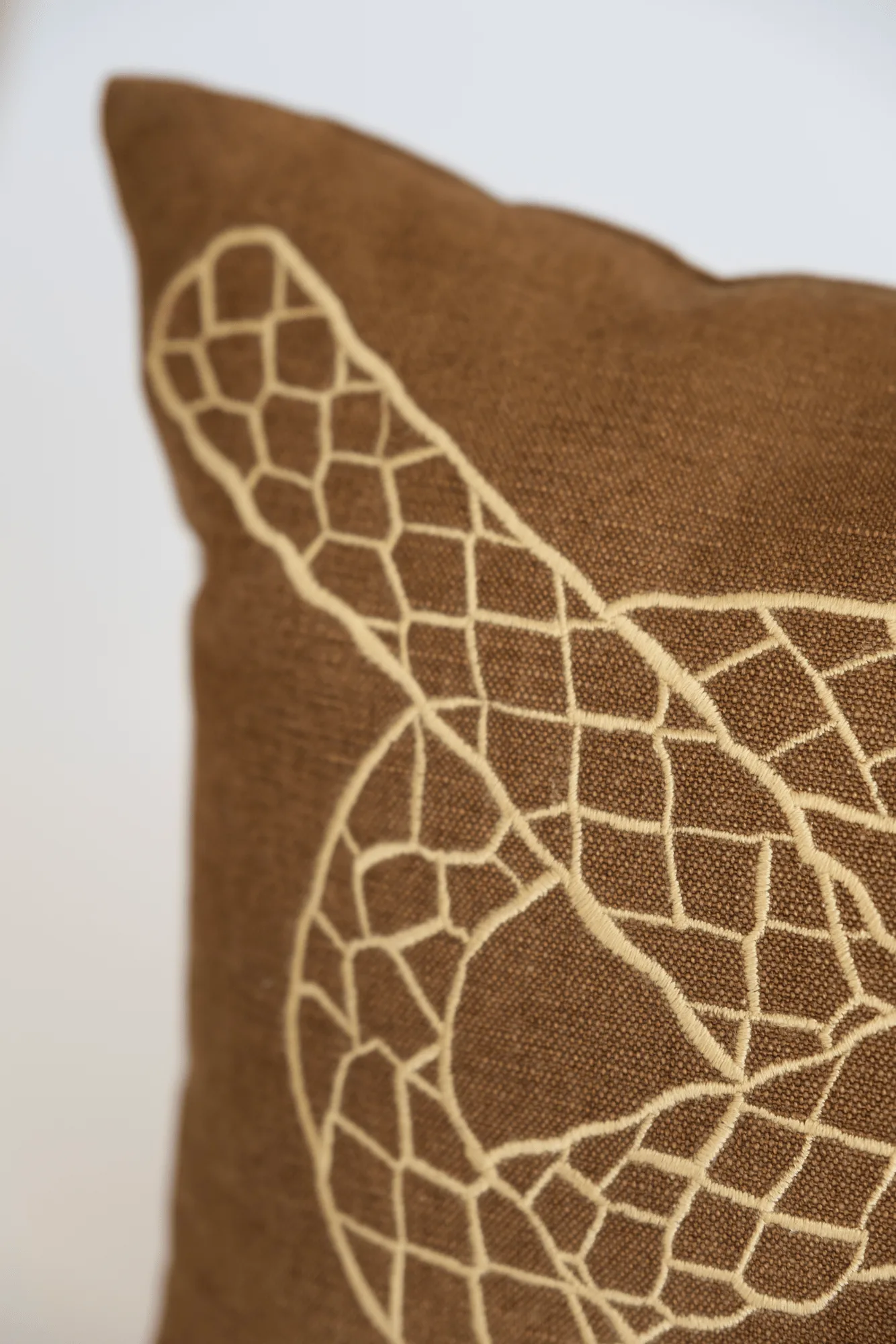 Knop Dekorationskissen, Braun-Gold-Blau, 27x40 cm Fine Little Day