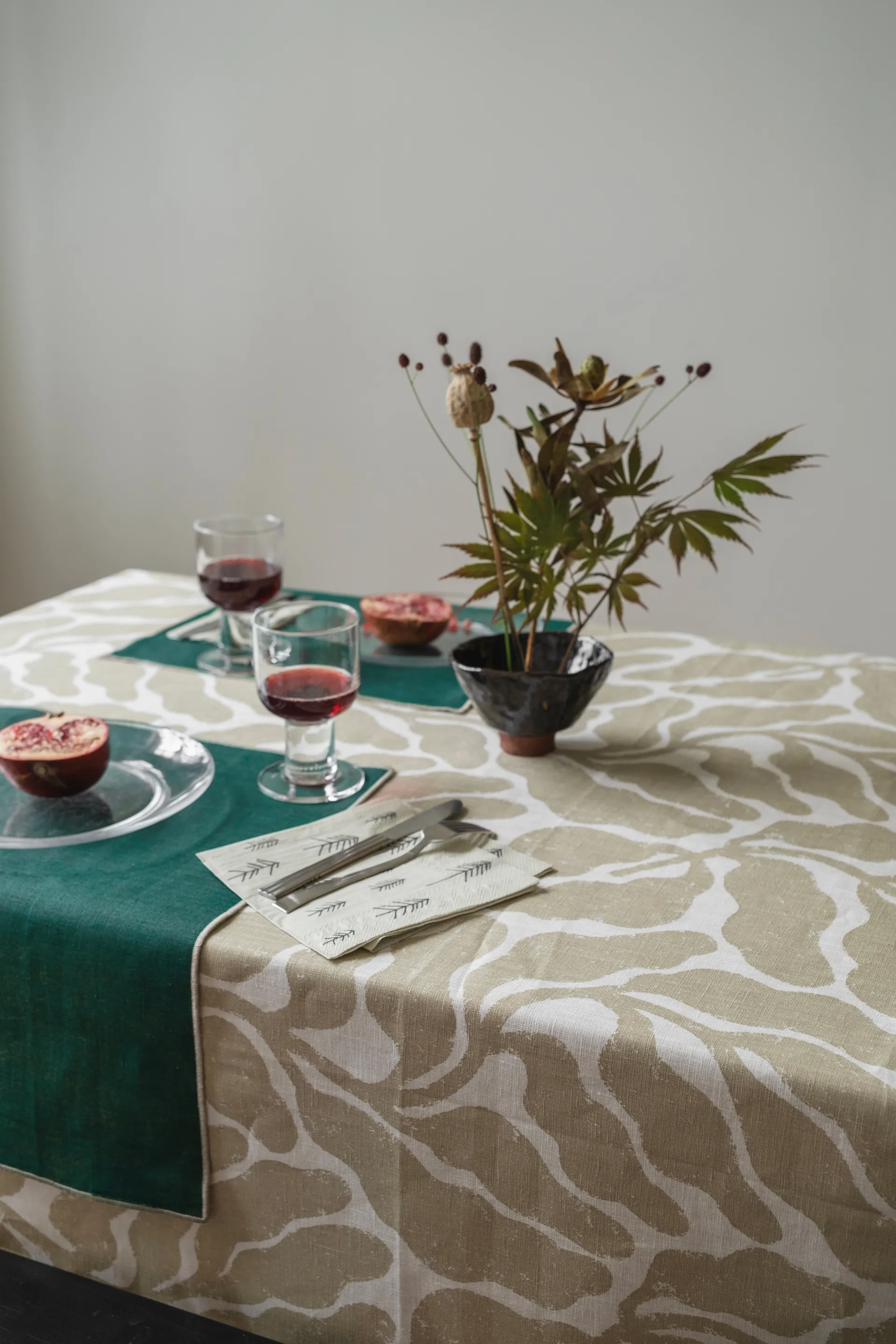 Leaves Tischdecke 149x250 cm, Sand Fine Little Day